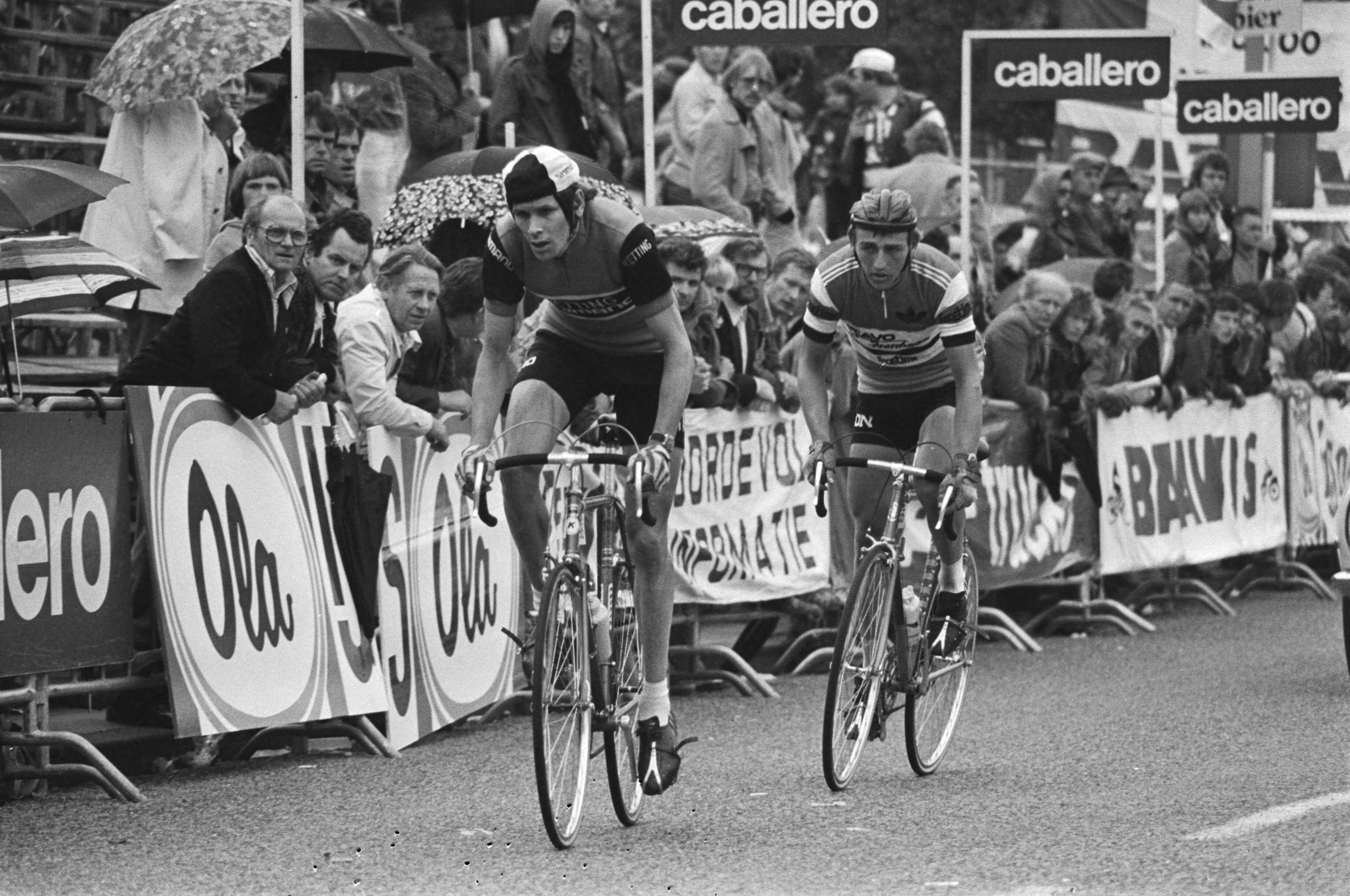 Fotocollectie Anefo — Nederlands Kampioenschap wielrennen profs op Simpelveld, renners onderweg — Foto: Peters, Hans / Anefo. Licentie: Set B: Rechtenvrij / Publiek Domein. Bron: Nationaal Archief. http://hdl.handle.net/10648/ac86b26c-d0b4-102d-bcf8-003048976d84