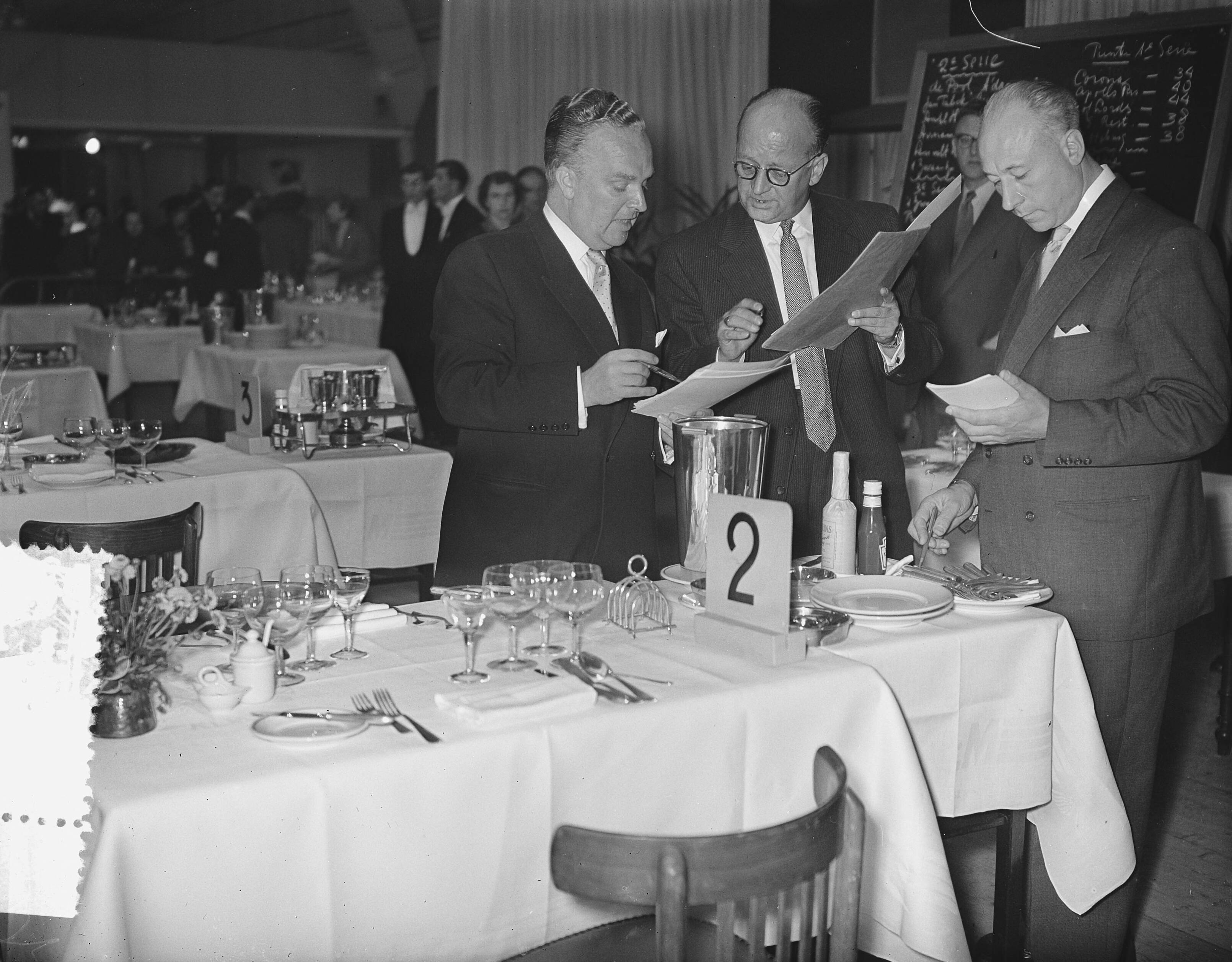 Fotocollectie Anefo — Horecaf tentoonstelling de RAI Amsterdam. Dienwedstrijd — Foto: Bilsen, Joop van / Anefo. Licentie: Set B: Rechtenvrij / Publiek Domein. Bron: Nationaal Archief. http://hdl.handle.net/10648/a93c5bd4-d0b4-102d-bcf8-003048976d84