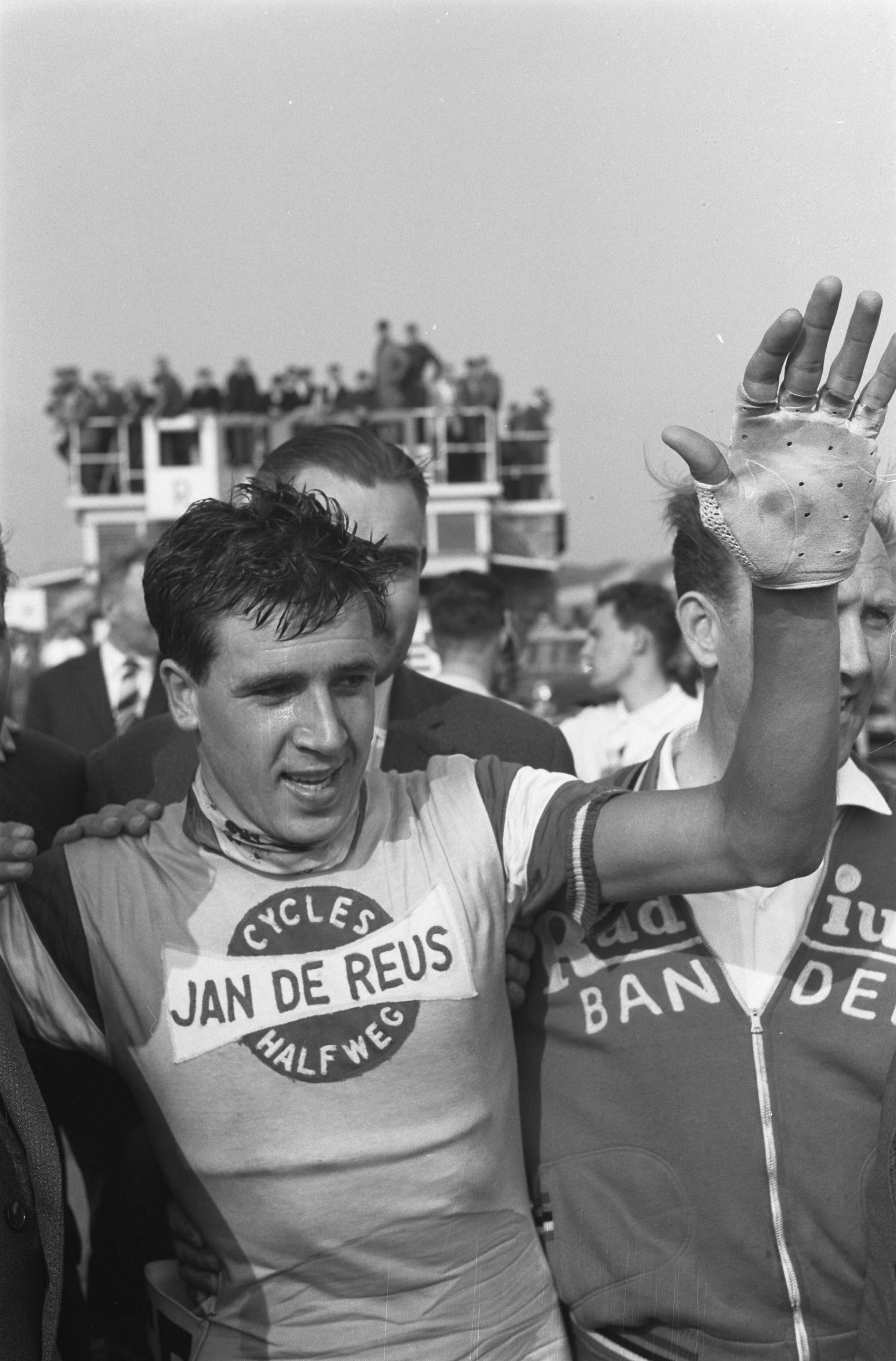 Fotocollectie Anefo — Nederlands Kampioenschap wielrennen op de weg voor amateurs. Winnaar Gerard Wesseling — Foto: Pot, Harry / Anefo. Licentie: Set B: Rechtenvrij / Publiek Domein. Bron: Nationaal Archief. http://hdl.handle.net/10648/a9d72d26-d0b4-102d-bcf8-003048976d84