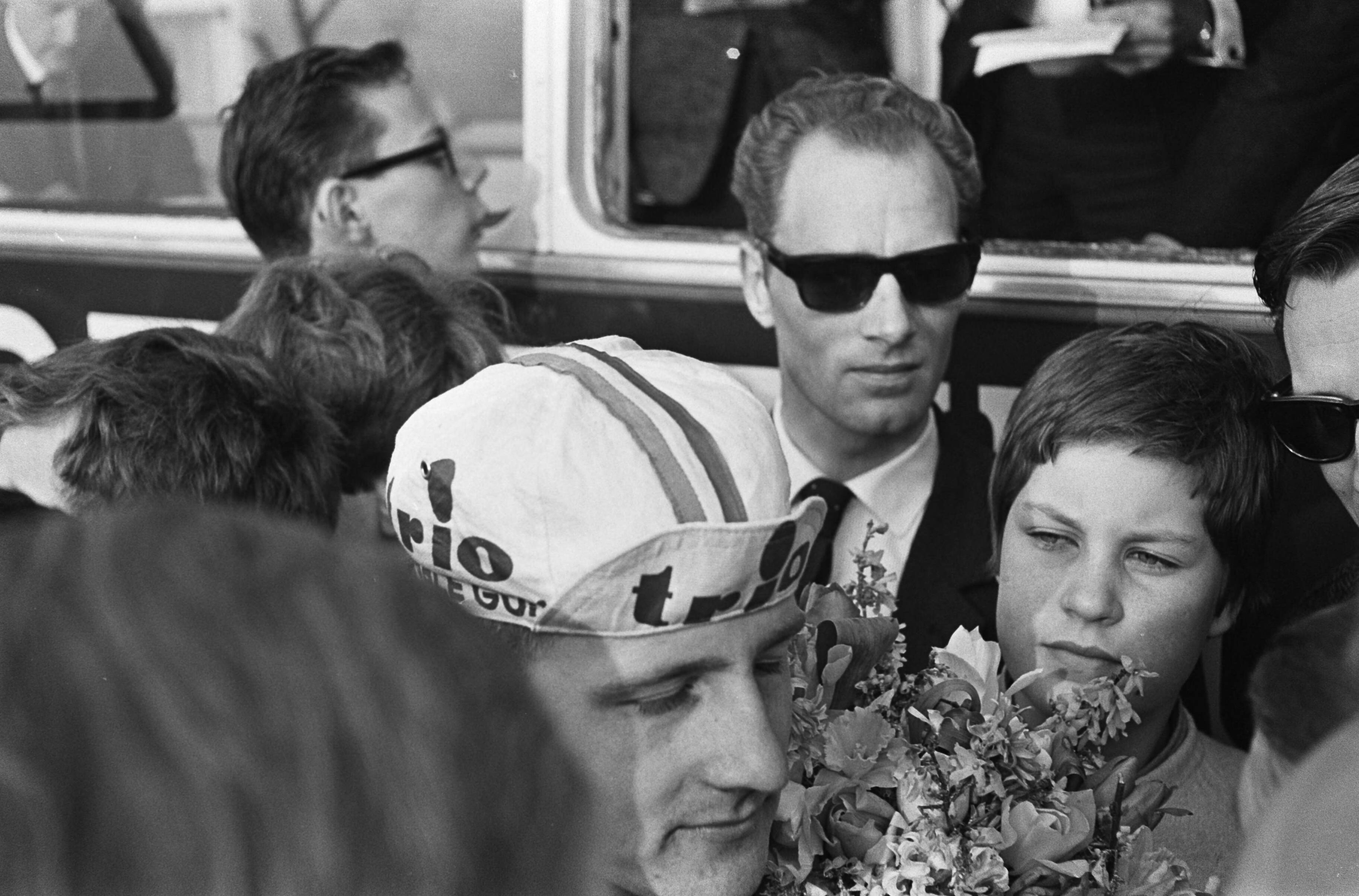 Fotocollectie Anefo — 20e Ronde van Noord-Holland, de 19-jarige Evert Dolman na zijn overwinning — Foto: Kroon, Ron / Anefo. Licentie: Set B: Rechtenvrij / Publiek Domein. Bron: Nationaal Archief. http://hdl.handle.net/10648/aa9d076c-d0b4-102d-bcf8-003048976d84