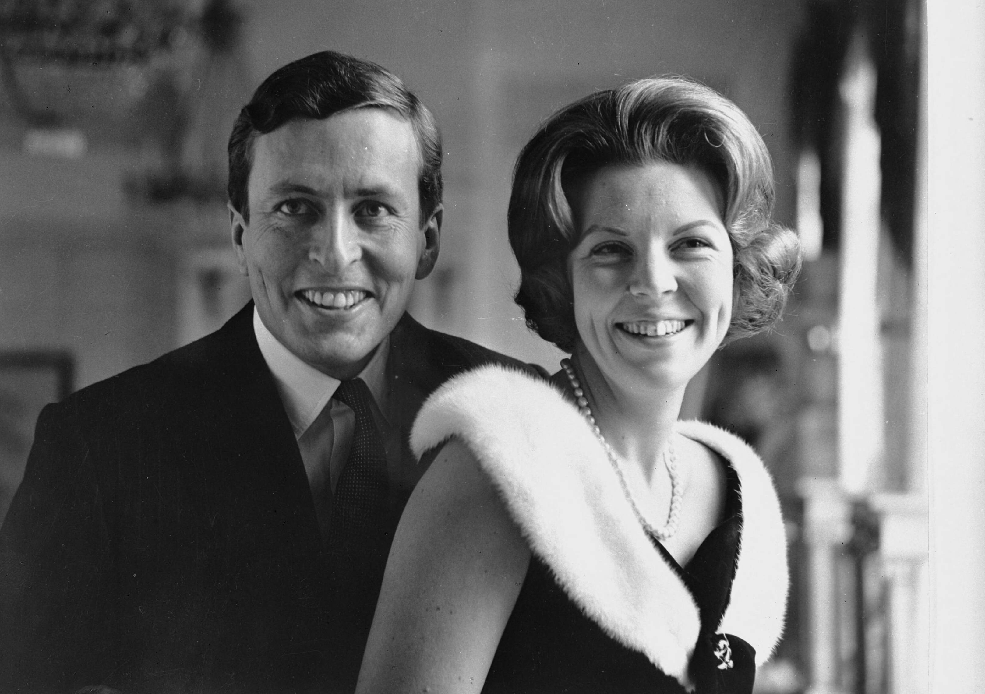 Fotocollectie RVD / Koninklijk Huis — Prinses Beatrix en Claus von Amsberg in paleis Soestdijk, 1965 — Foto: Koot, Max / RVD. Licentie: Set B: Rechtenvrij / Publiek Domein. Bron: Nationaal Archief. http://hdl.handle.net/10648/afbbc9a4-d0b4-102d-bcf8-003048976d84