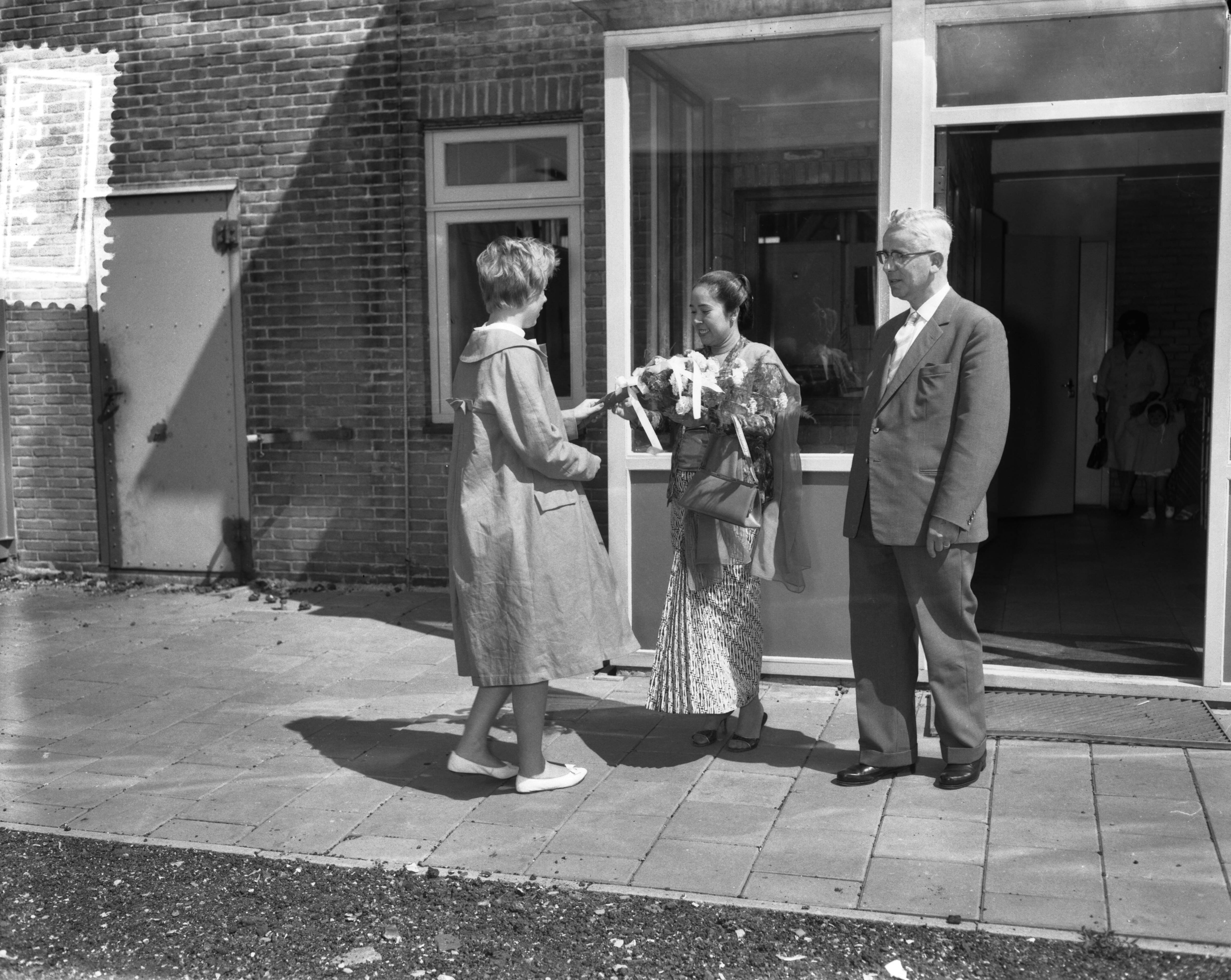 Fotocollectie Anefo — Tewaterlating "Sanggabuana" bij de N.V. Zaanlandsche Scheepsbouwmaatschappij te Zaandam — Foto: Bilsen, Joop van / Anefo. Licentie: Set B: Rechtenvrij / Publiek Domein. Bron: Nationaal Archief. http://hdl.handle.net/10648/a9b45cba-d0b4-102d-bcf8-003048976d84