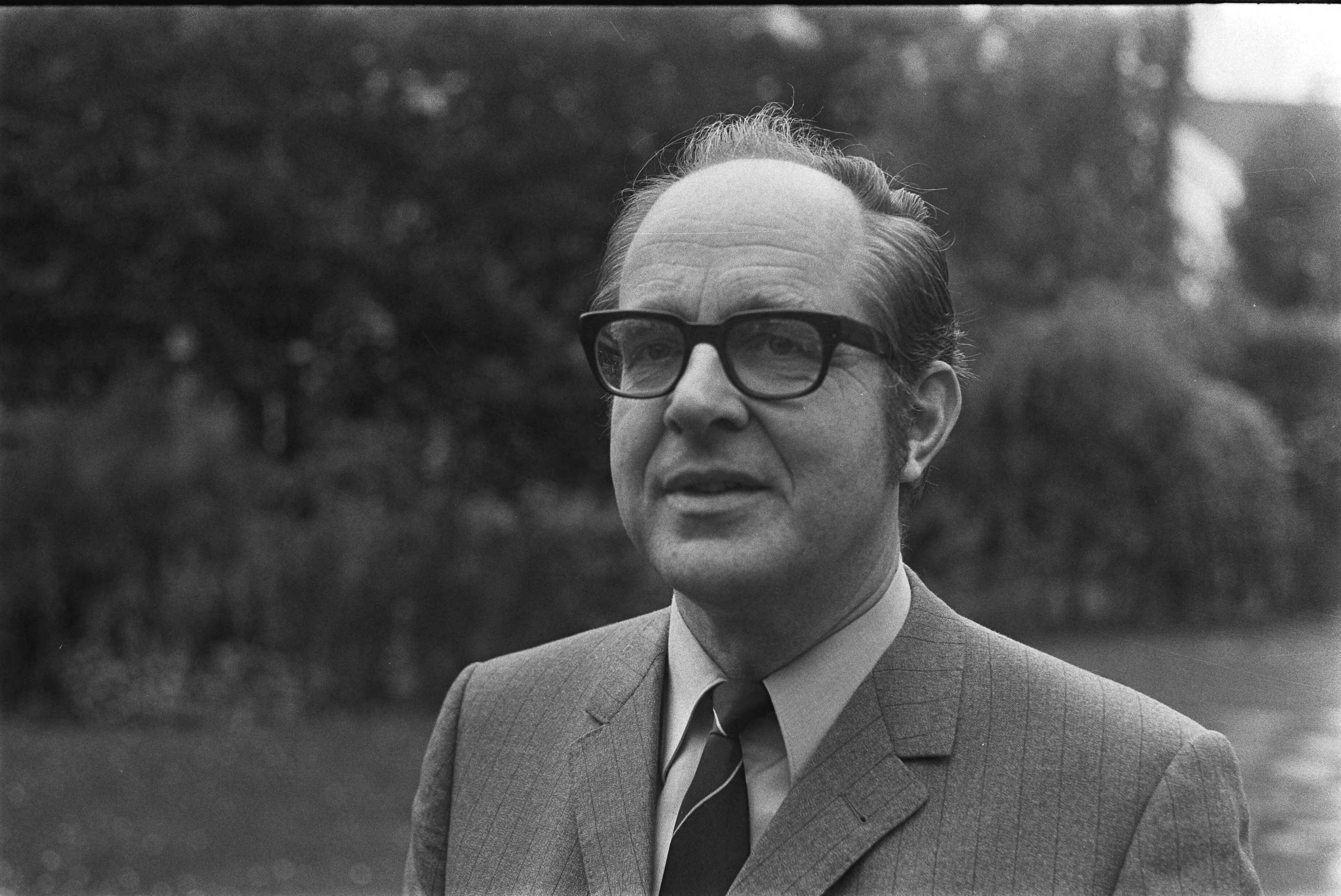Fotocollectie Anefo — Opdracht Eva; ds. Klamer , Hilversum, kop — Foto: Koch, Eric / Anefo. Licentie: Set B: Rechtenvrij / Publiek Domein. Bron: Nationaal Archief. http://hdl.handle.net/10648/aba8e072-d0b4-102d-bcf8-003048976d84
