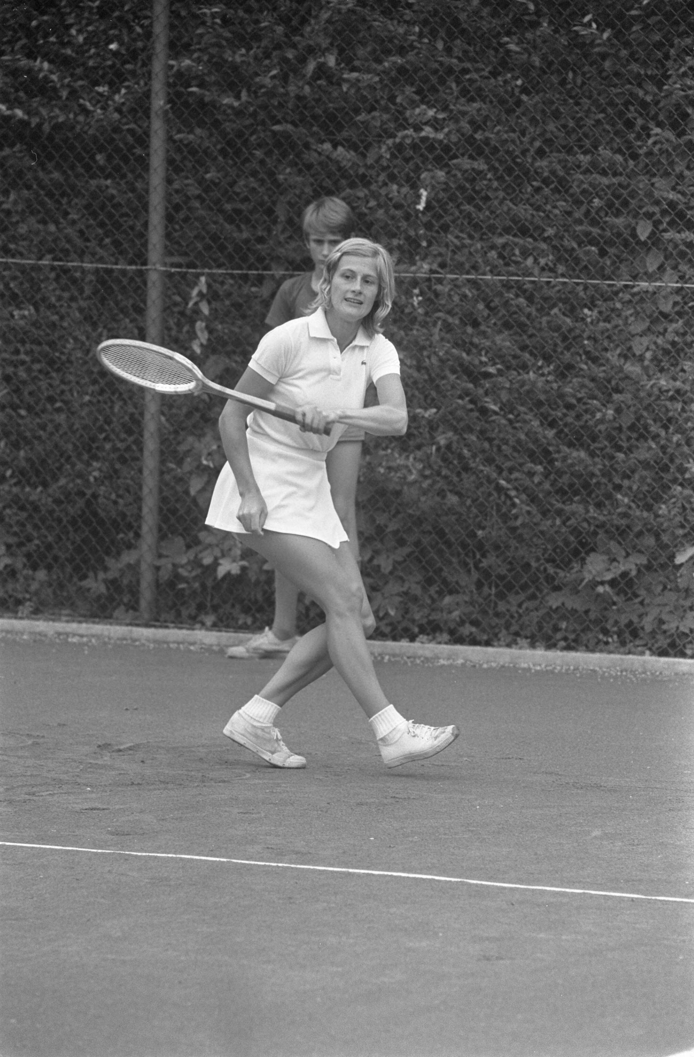 Fotocollectie Anefo — Internationale tenniskampioenschappen Melkhuisje te Hilversum — Foto: Peters, Hans / Anefo. Licentie: Set B: Rechtenvrij / Publiek Domein. Bron: Nationaal Archief. http://hdl.handle.net/10648/abf0aa2e-d0b4-102d-bcf8-003048976d84