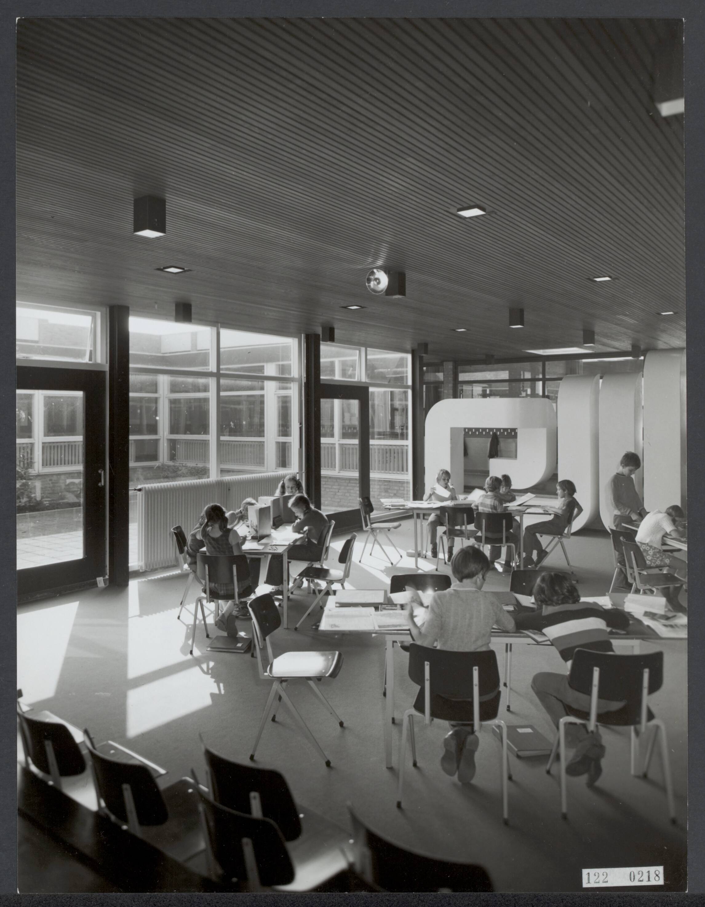 Lager Onderwijs — Roncallischool, basisschool te Gouda. Architect Hendriks-Campman Fennekes — Foto: Publicam / Hartemink, Piet. Licentie: Set B: Rechtenvrij / Publiek Domein. Bron: Nationaal Archief. http://hdl.handle.net/10648/af28f520-d0b4-102d-bcf8-003048976d84