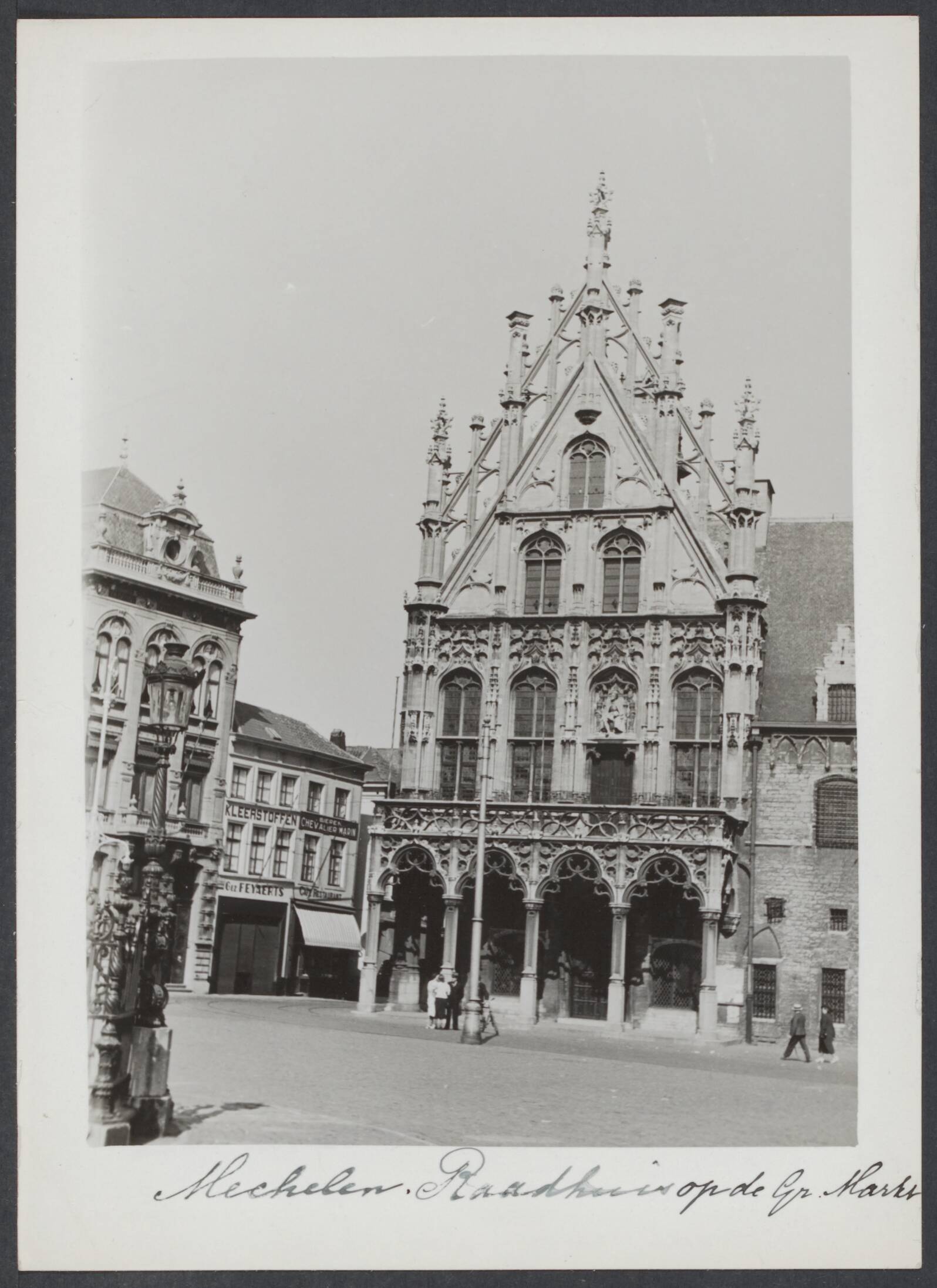 Mechelen — Mechelen. Paleis van de Grote Raad gezien vanaf de Grote Markt — Foto: Onbekend / Publiek Domein of Rechtenvrij. Licentie: Set B: Rechtenvrij / Publiek Domein. Bron: Nationaal Archief. http://hdl.handle.net/10648/212d5de7-996a-075f-9167-5e1fdc069787