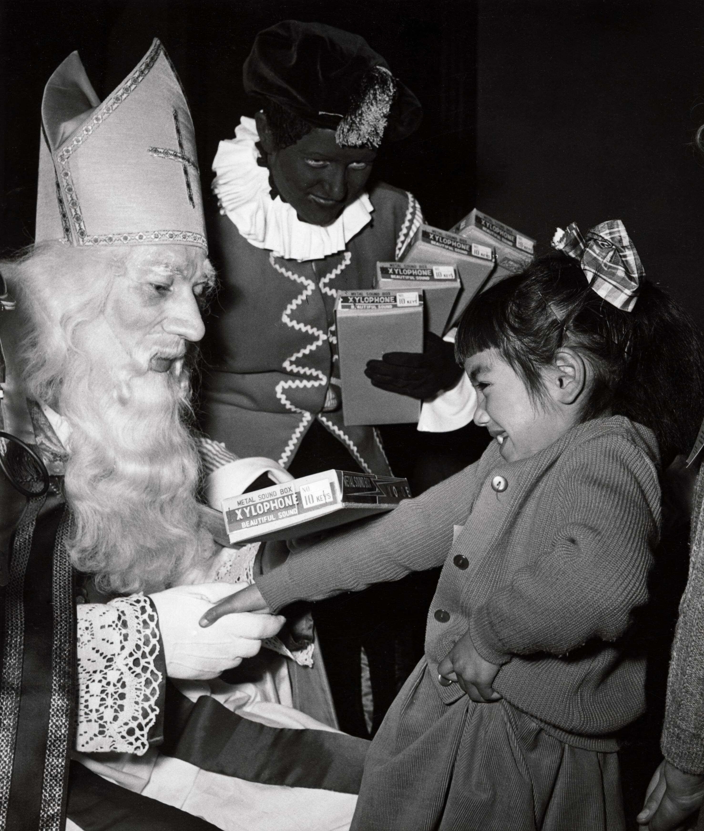Collectie nader te bepalen — Serie: Sinterklaasfeest van N.V. De Spaarnestad — Foto: Fotograaf Onbekend / Fotobureau onbekend / Spaarnestad Photo (05887). Licentie: Set B: Rechtenvrij / Publiek Domein. Bron: Nationaal Archief. http://hdl.handle.net/10648/35429da6-3b5e-a382-e063-6df0900a6686