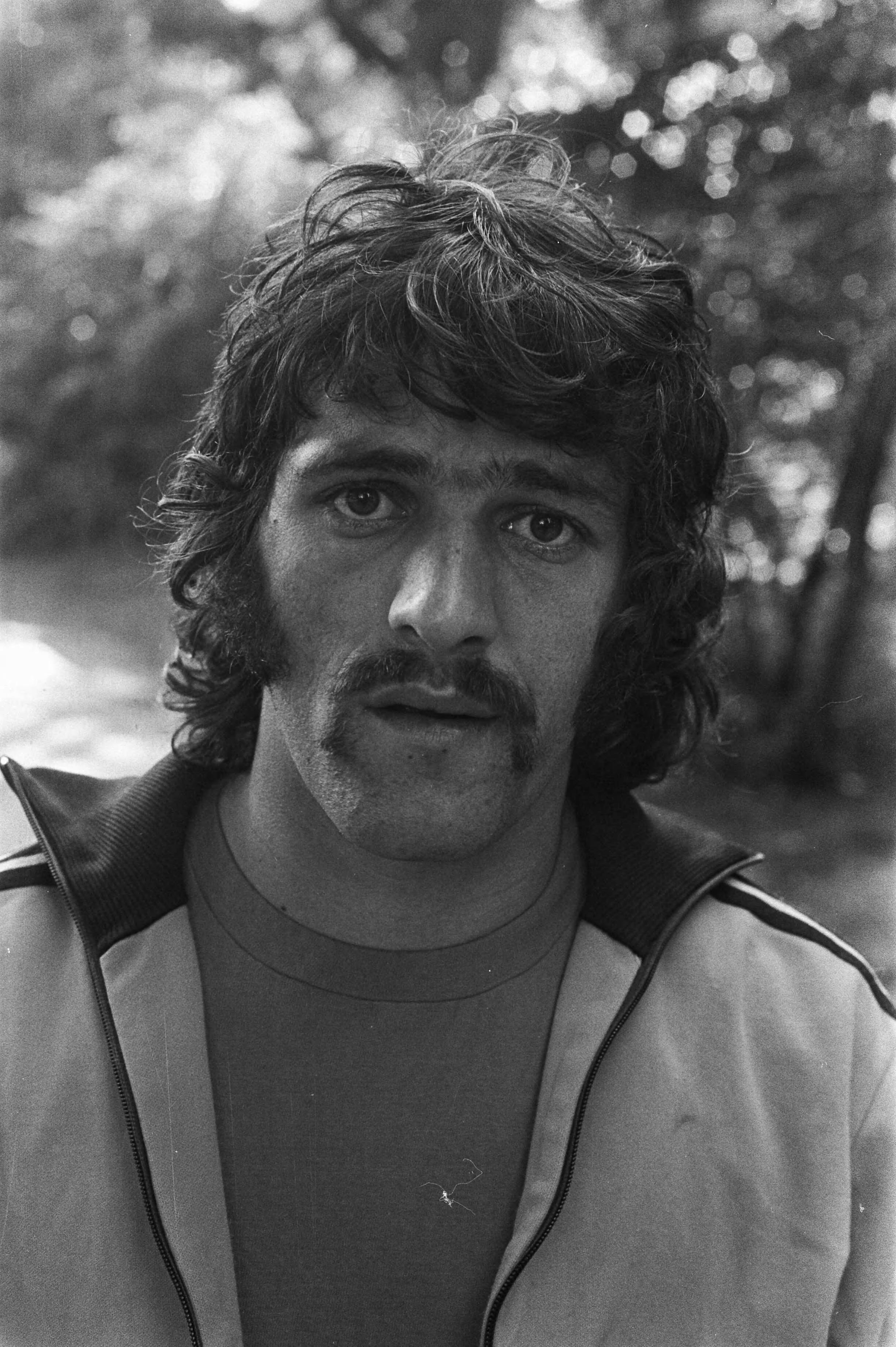Fotocollectie Anefo — Training Nederlands elftal te Zeist, nummer 17 en 18 Gerrie de Goede (kop) — Foto: Verhoeff, Bert / Anefo. Licentie: Set B: Rechtenvrij / Publiek Domein. Bron: Nationaal Archief. http://hdl.handle.net/10648/abf3bd5e-d0b4-102d-bcf8-003048976d84