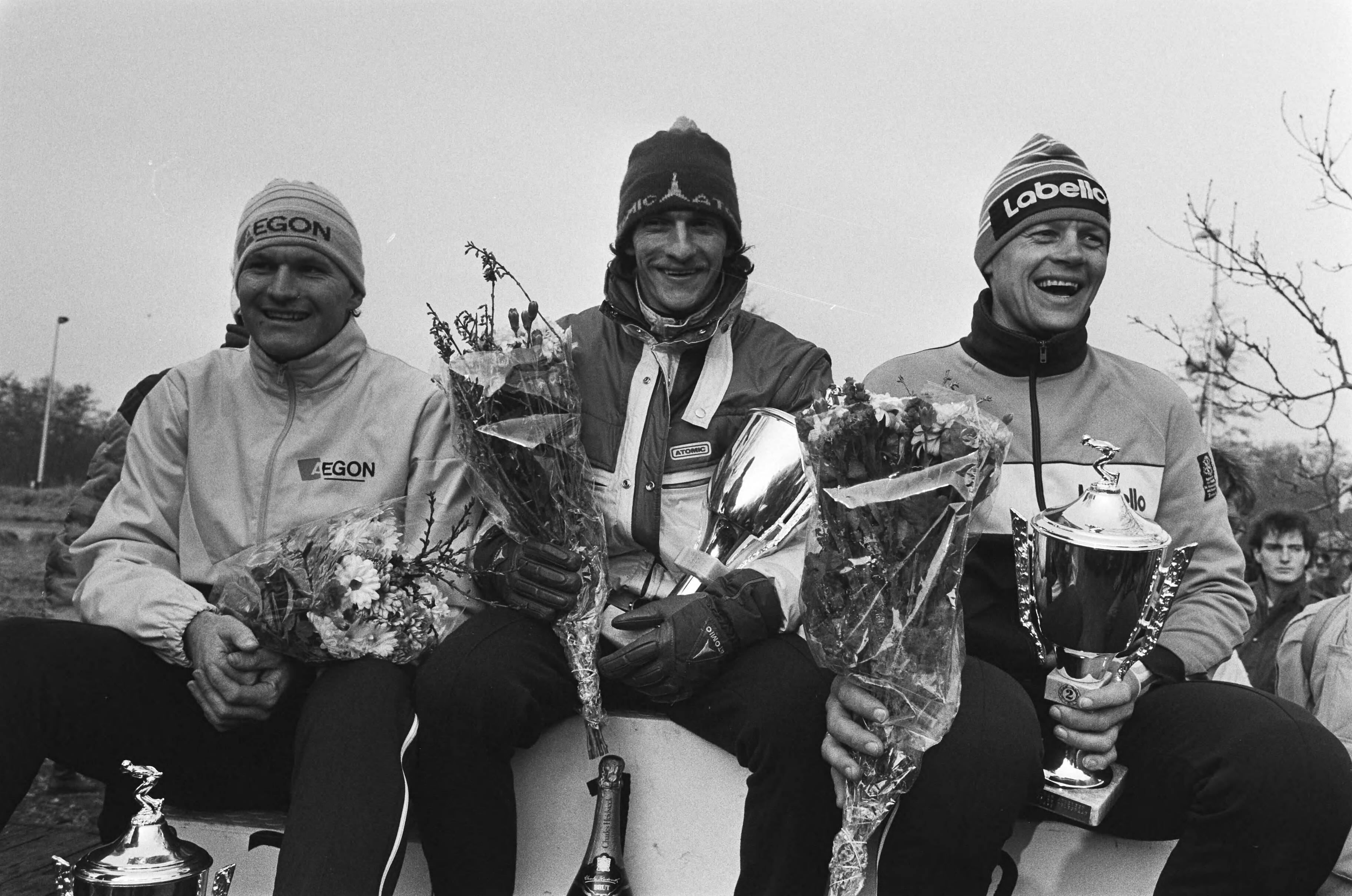 Schaatsdriedaagse van Ankeveen — V.l.n.r. Rob Vunderink (3e), E. van Benthem (1e pl.) en Jan Kooiman (2e) — Foto: Bogaerts, Rob / Anefo. Licentie: Set B: Rechtenvrij / Publiek Domein. Bron: Nationaal Archief. http://hdl.handle.net/10648/ad4fe434-d0b4-102d-bcf8-003048976d84