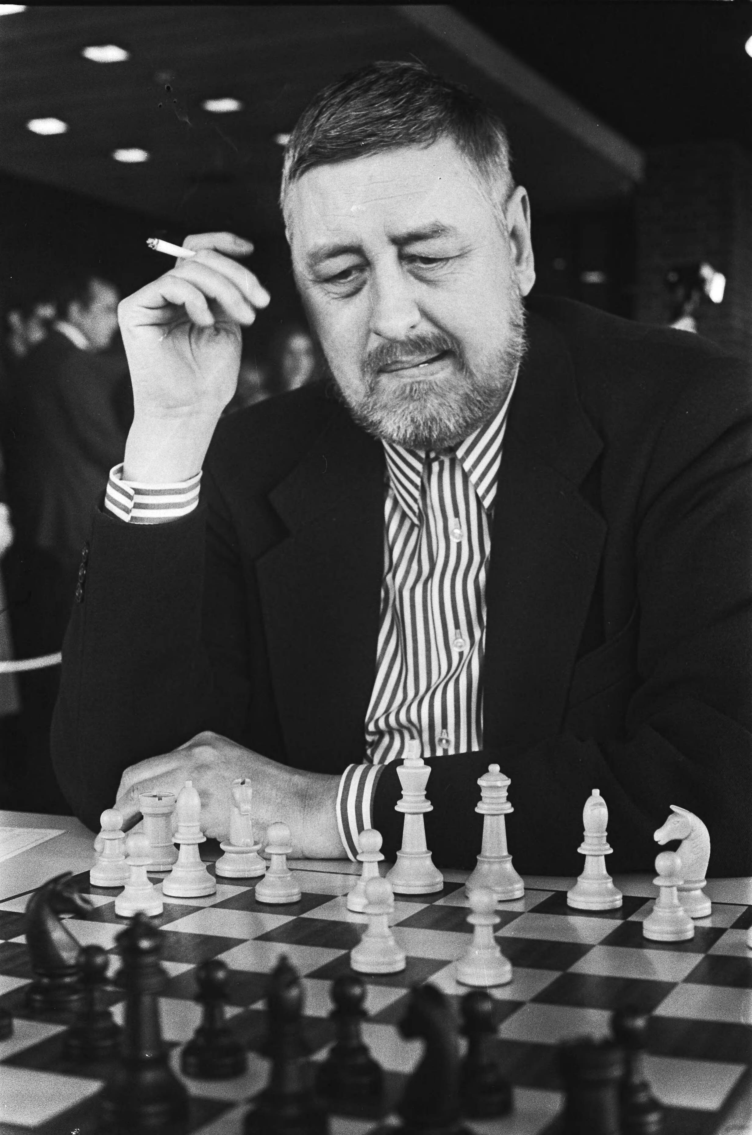 Fotocollectie Anefo — Nederlandse kampioenschap schaken, Leeuwarden; Donner in actie — Foto: Verhoeff, Bert / Anefo. Licentie: Set B: Rechtenvrij / Publiek Domein. Bron: Nationaal Archief. http://hdl.handle.net/10648/acb0aaea-d0b4-102d-bcf8-003048976d84