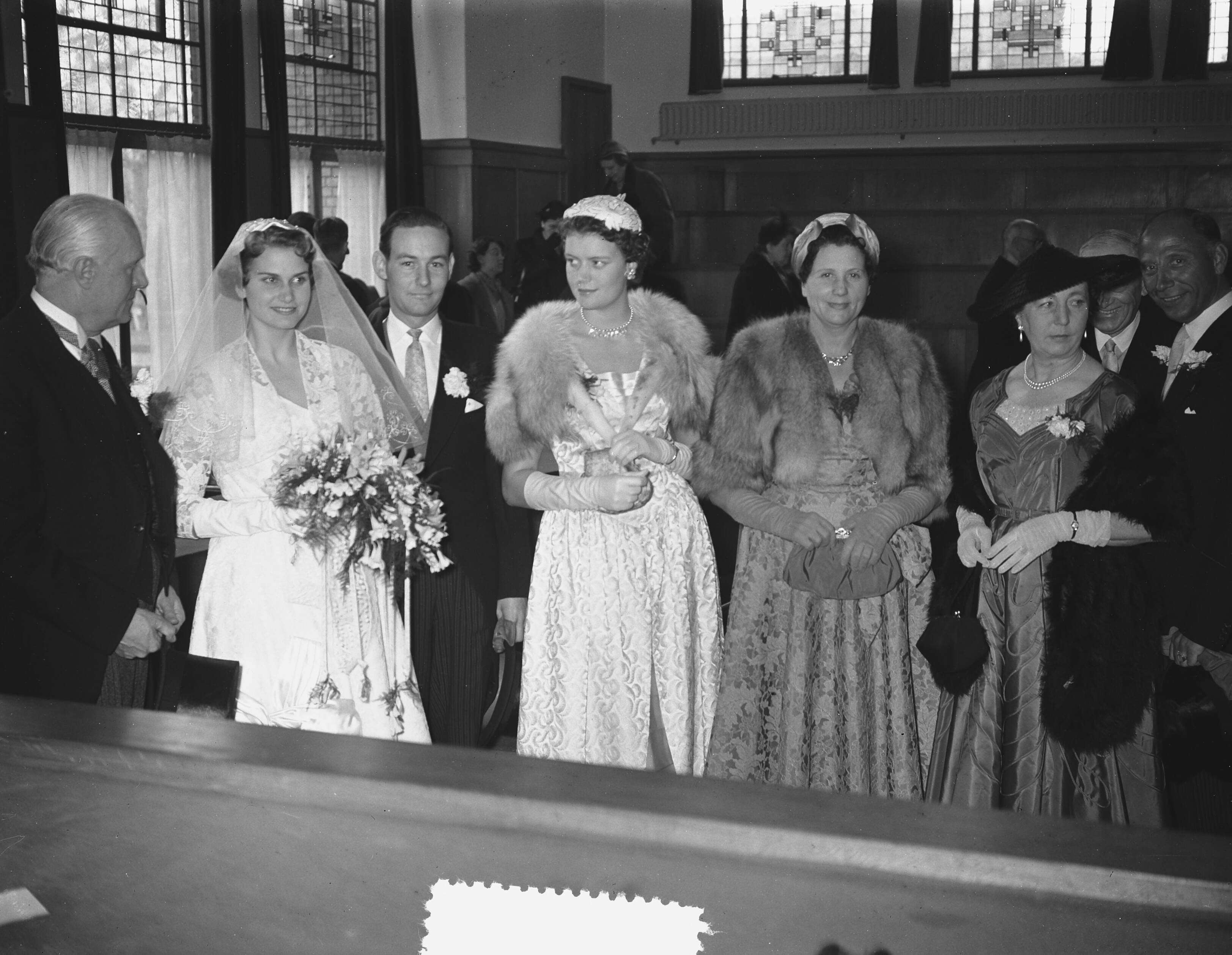 Huwelijk van tennisster Fenny ten Bosch met mr. J. F. A. de Soet — Foto: Bilsen, Joop van / Anefo. — Licentie: Set B: Rechtenvrij / Publiek Domein. Bron: Nationaal Archief. http://hdl.handle.net/10648/a943ebe2-d0b4-102d-bcf8-003048976d84