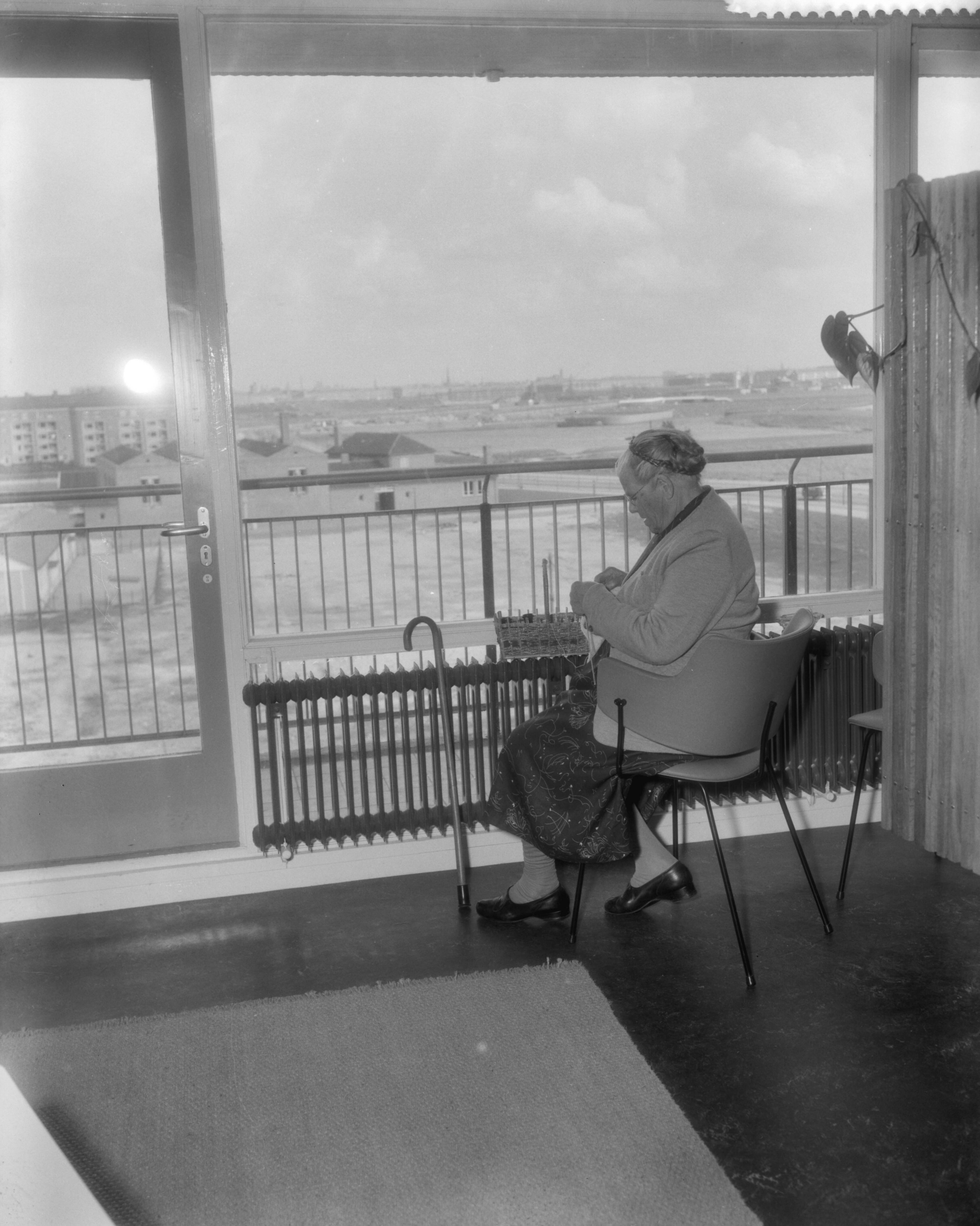 Fotocollectie Anefo — Opening door burgemeester G. van Hall van het bejaardencentrum het A. H. Gerhardhuis in Amsterdam-West — Foto: Pot, Harry / Anefo. Licentie: Set B: Rechtenvrij / Publiek Domein. Bron: Nationaal Archief. http://hdl.handle.net/10648/a9913db6-d0b4-102d-bcf8-003048976d84