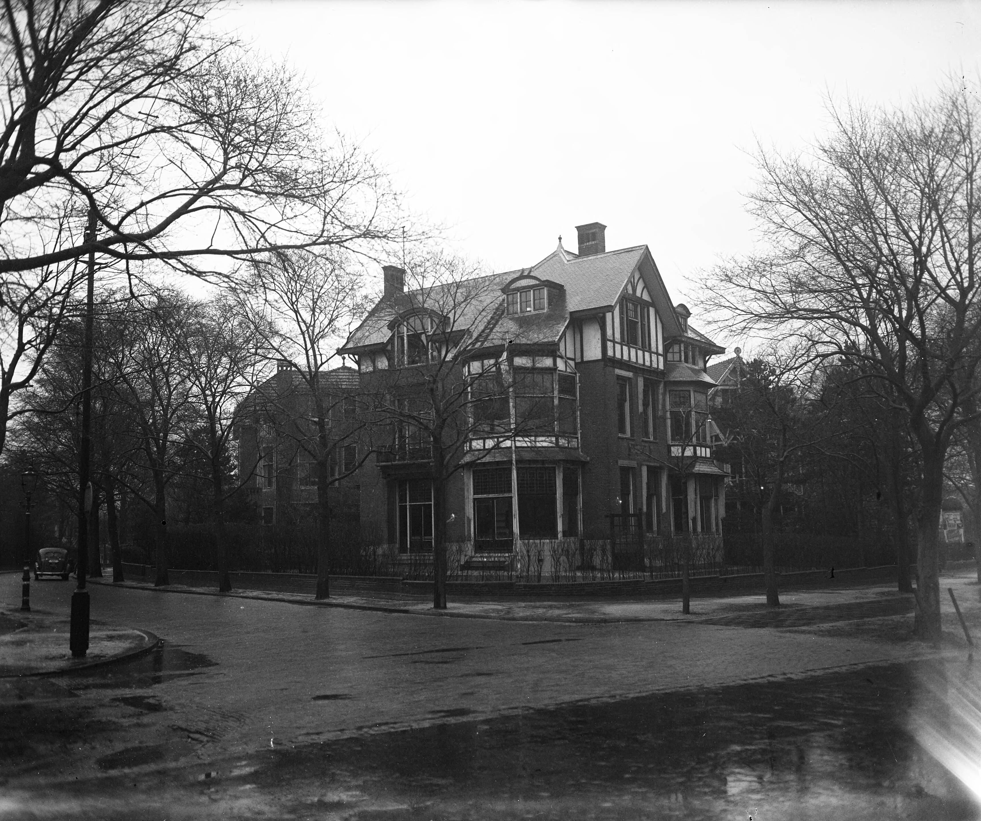 Fotocollectie Anefo — Marva. Den Haag; Commandanthuis, Nieuwe Parklaan 57 te Den Haag — Foto: Snikkers, Anton / Anefo. Licentie: Set B: Rechtenvrij / Publiek Domein. Bron: Nationaal Archief. http://hdl.handle.net/10648/ad751e52-d0b4-102d-bcf8-003048976d84