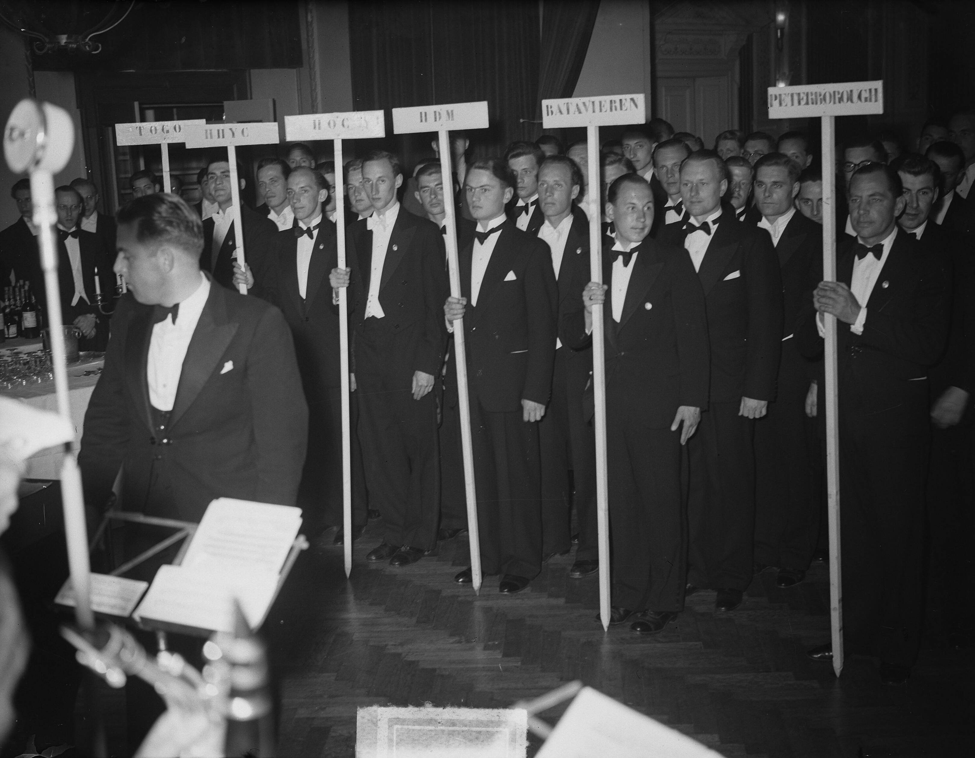 Fotocollectie Anefo — Internationaal Hockeytoernooi Den Haag — Foto: Winterbergen, Rolf / Anefo. Licentie: Set B: Rechtenvrij / Publiek Domein. Bron: Nationaal Archief. http://hdl.handle.net/10648/a8c5ea08-d0b4-102d-bcf8-003048976d84