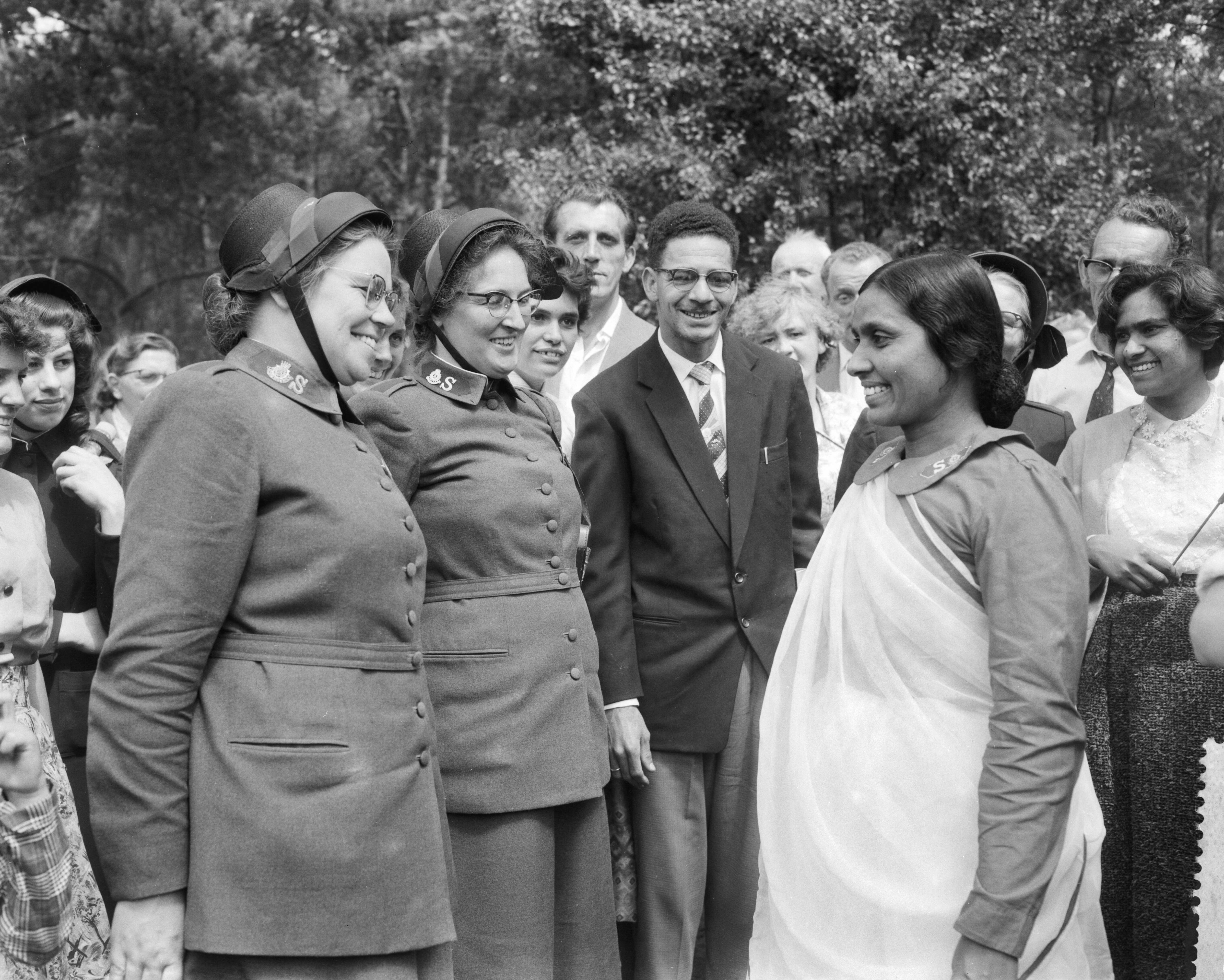 Fotocollectie Anefo — Nationale velddag van het Leger des Heils op het Koninklijke Domein "Soestdijk" te Baarn — Foto: Bilsen, Joop van / Anefo. Licentie: Set B: Rechtenvrij / Publiek Domein. Bron: Nationaal Archief. http://hdl.handle.net/10648/a996ba66-d0b4-102d-bcf8-003048976d84