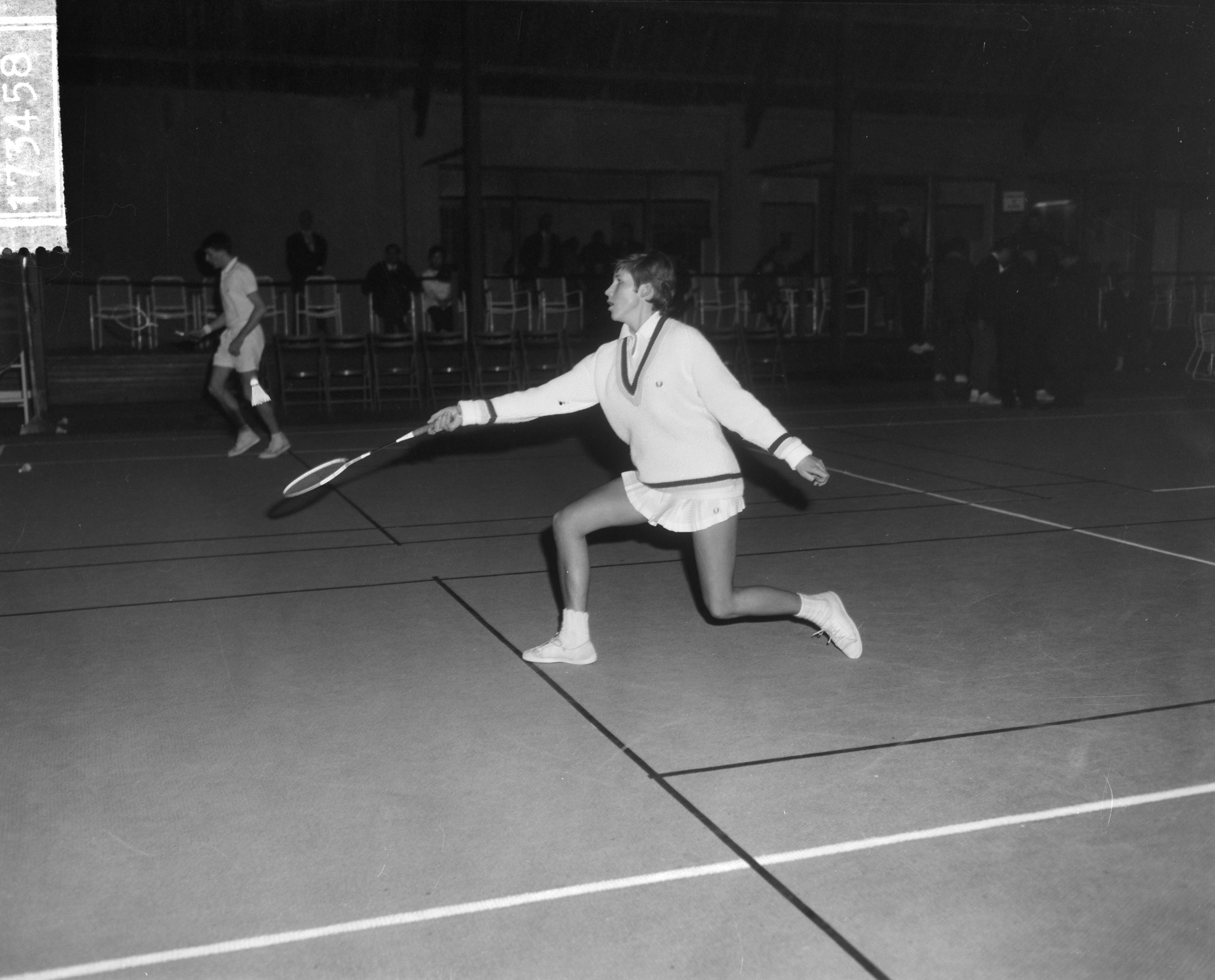 Fotocollectie Anefo — Benelux badmintontoernooi in de Marlothal te Den Haag. Imre Rietveld in actie — Foto: Bilsen, Joop van / Anefo. Licentie: Set B: Rechtenvrij / Publiek Domein. Bron: Nationaal Archief. http://hdl.handle.net/10648/aa8e55aa-d0b4-102d-bcf8-003048976d84