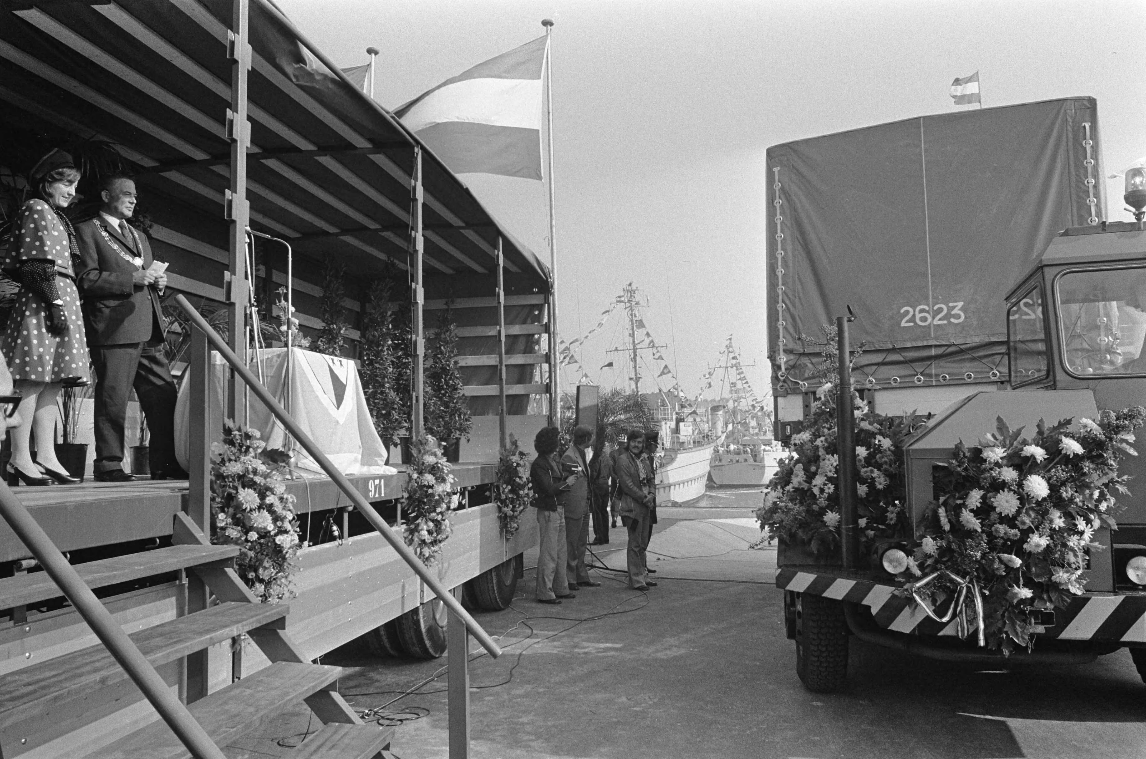 Fotocollectie Anefo — Prinses Margriet opent nieuwe insteekhaven voor containers in Scheveningen door druk op knop — Foto: Peters, Hans / Anefo. Licentie: Set B: Rechtenvrij / Publiek Domein. Bron: Nationaal Archief. http://hdl.handle.net/10648/ac38a6e4-d0b4-102d-bcf8-003048976d84