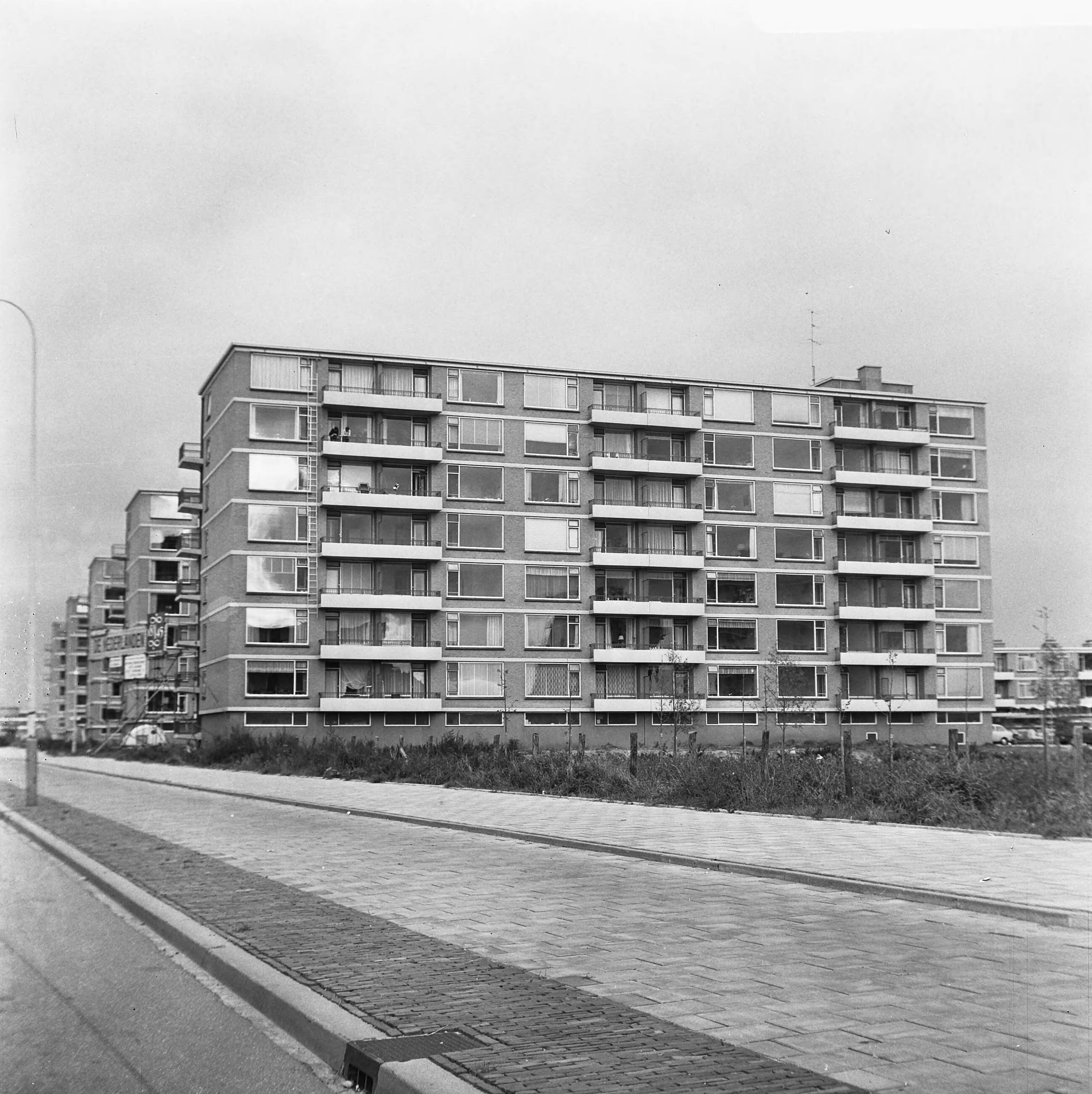 Nieuwe woonwijken in Den Haag — Den Haag|Zuid-Holland|nieuwbouw |woonwijken |flatgebouwen — Foto: Koch, Eric / Anefo. Licentie: Set B: Rechtenvrij / Publiek Domein. Bron: Nationaal Archief. http://hdl.handle.net/10648/ab02a77a-d0b4-102d-bcf8-003048976d84