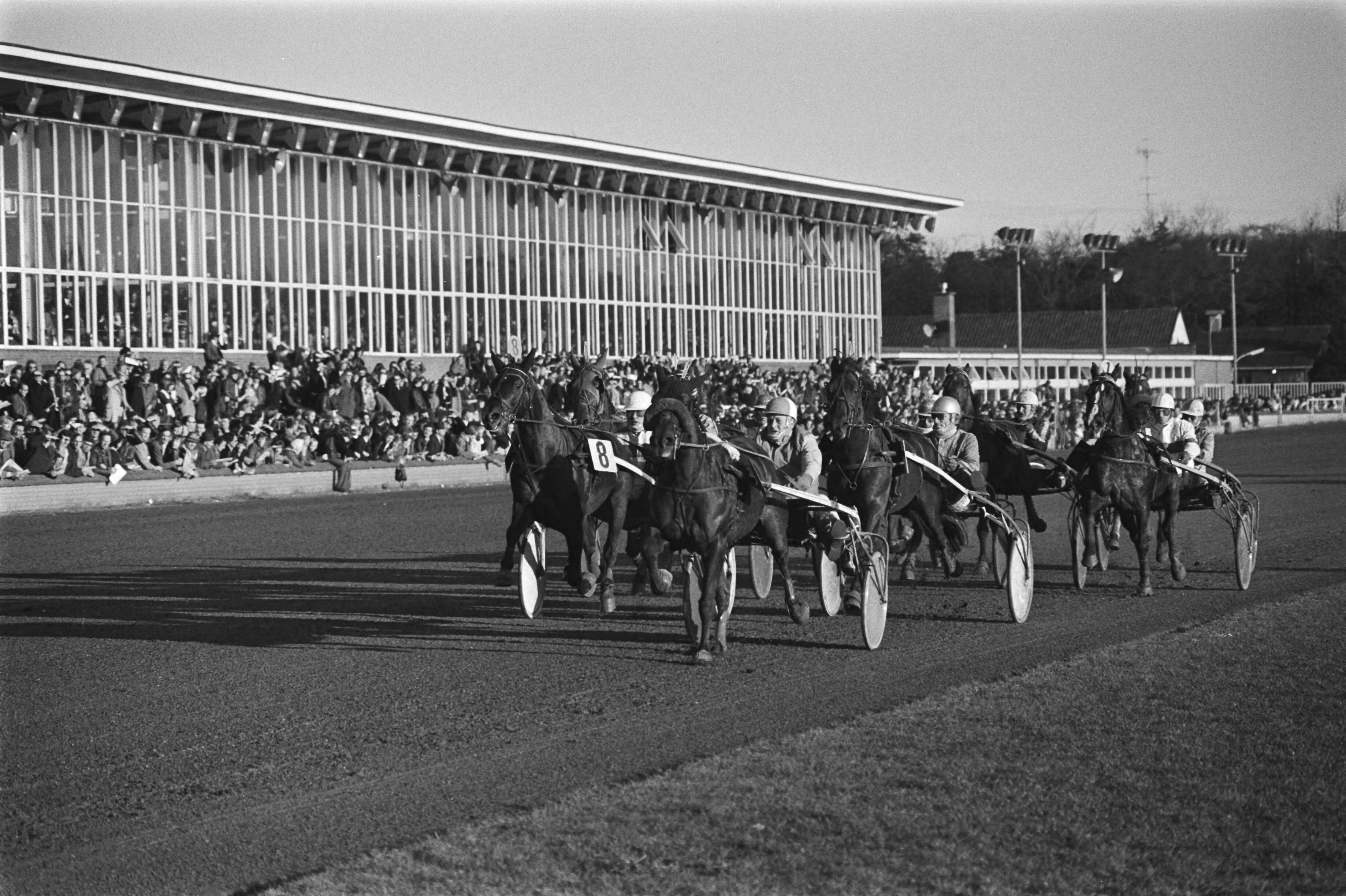 Fotocollectie Anefo — Grote Kerstprijs op Hilversum; moment tijdens de race — Foto: Suyk, Koen / Anefo. Licentie: Set B: Rechtenvrij / Publiek Domein. Bron: Nationaal Archief. http://hdl.handle.net/10648/ac92b10c-d0b4-102d-bcf8-003048976d84