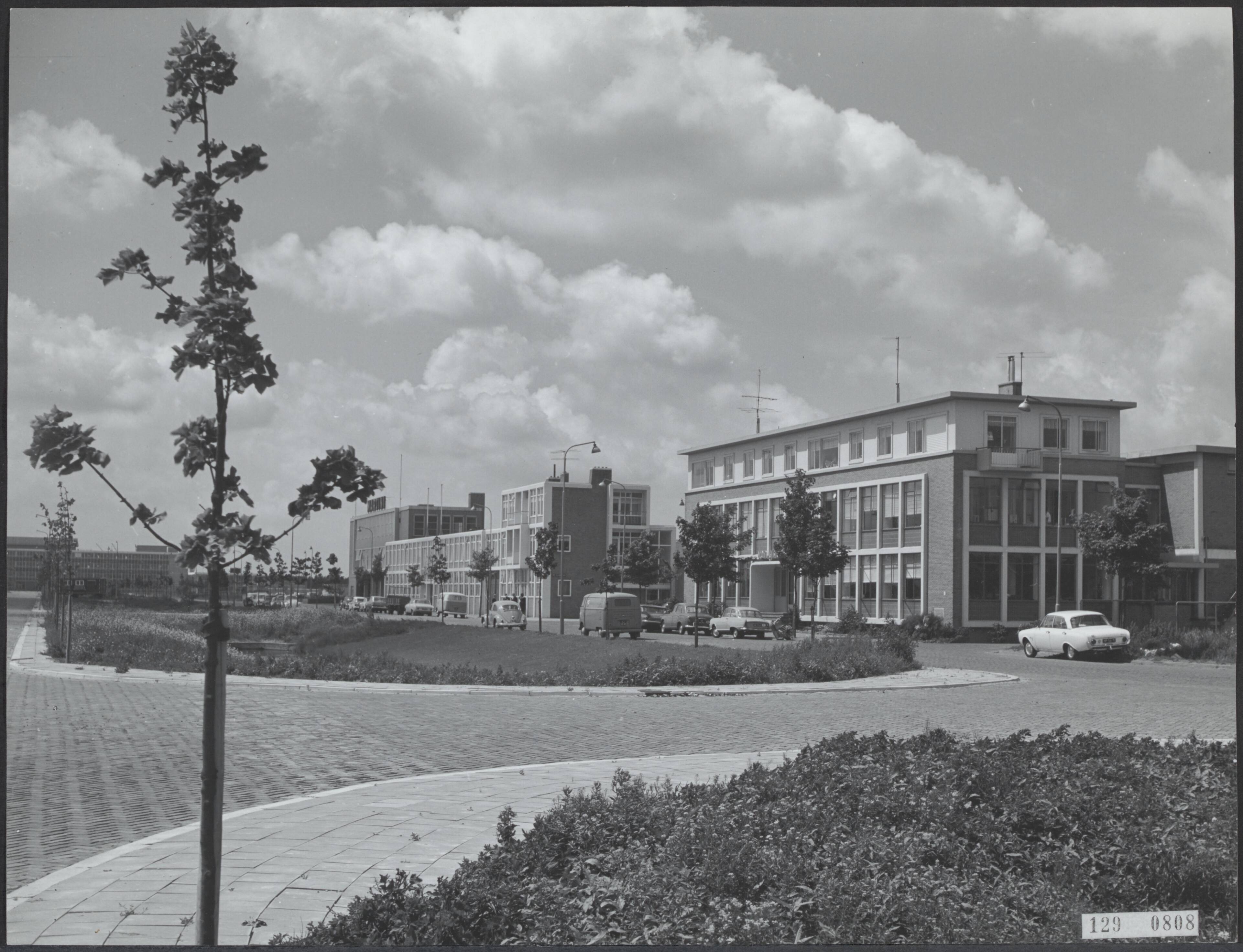 Fotocollectie Rijksvoorlichtingsdienst Eigen — Rijswijk. Industriewijk Plaspoelpolder — Foto: Fotodienst Gemeente Den Haag. Licentie: Set B: Rechtenvrij / Publiek Domein. Bron: Nationaal Archief. http://hdl.handle.net/10648/af47cc20-d0b4-102d-bcf8-003048976d84