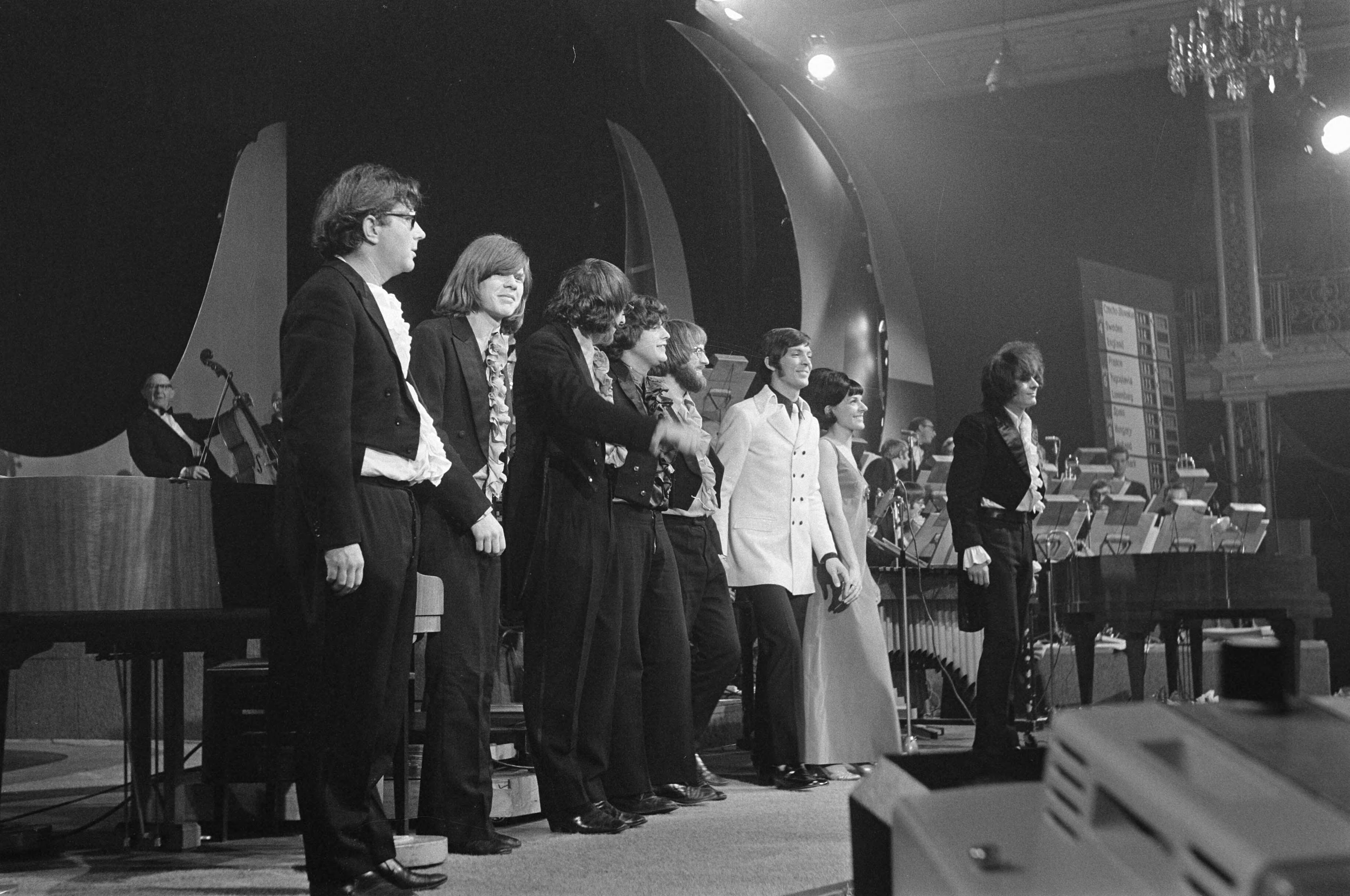 Singing Europe 1969, finale in Scheveningen — Wallace Collection (België) — Foto: Fotograaf Onbekend / Anefo. Licentie: Set B: Rechtenvrij / Publiek Domein. Bron: Nationaal Archief. http://hdl.handle.net/10648/ab724224-d0b4-102d-bcf8-003048976d84