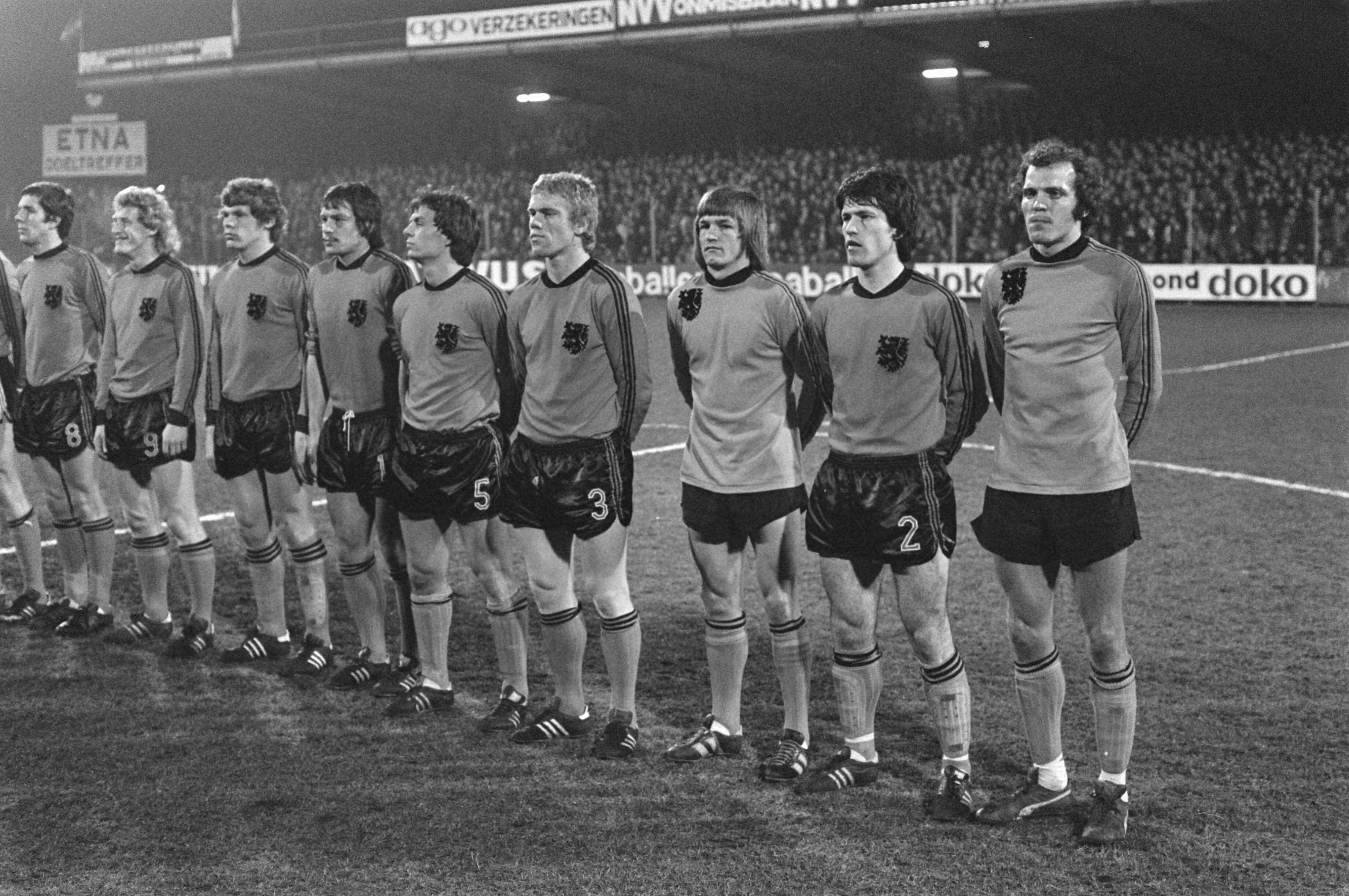 Fotocollectie Anefo — Jong Oranje tegen Jong Schotland 2-0 (Breda); elftal Jong Oranje — Foto: Verhoeff, Bert / Anefo. Licentie: Set B: Rechtenvrij / Publiek Domein. Bron: Nationaal Archief. http://hdl.handle.net/10648/ac7d77d8-d0b4-102d-bcf8-003048976d84