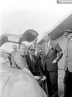 Fotocollectie Anefo — Negende Tulpenrallye. Snelheid opvoeren in Zandvoort — Foto: Pot, Harry / Anefo. Licentie: Set B: Rechtenvrij / Publiek Domein. Bron: Nationaal Archief. http://hdl.handle.net/10648/a95f1c32-d0b4-102d-bcf8-003048976d84