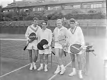 Fotocollectie Anefo — Tenniskampioenschappen op de METS banen te Scheveningen — Foto: Behrens, Herbert F. / Anefo. Licentie: Set B: Rechtenvrij / Publiek Domein. Bron: Nationaal Archief. http://hdl.handle.net/10648/a9828e1a-d0b4-102d-bcf8-003048976d84