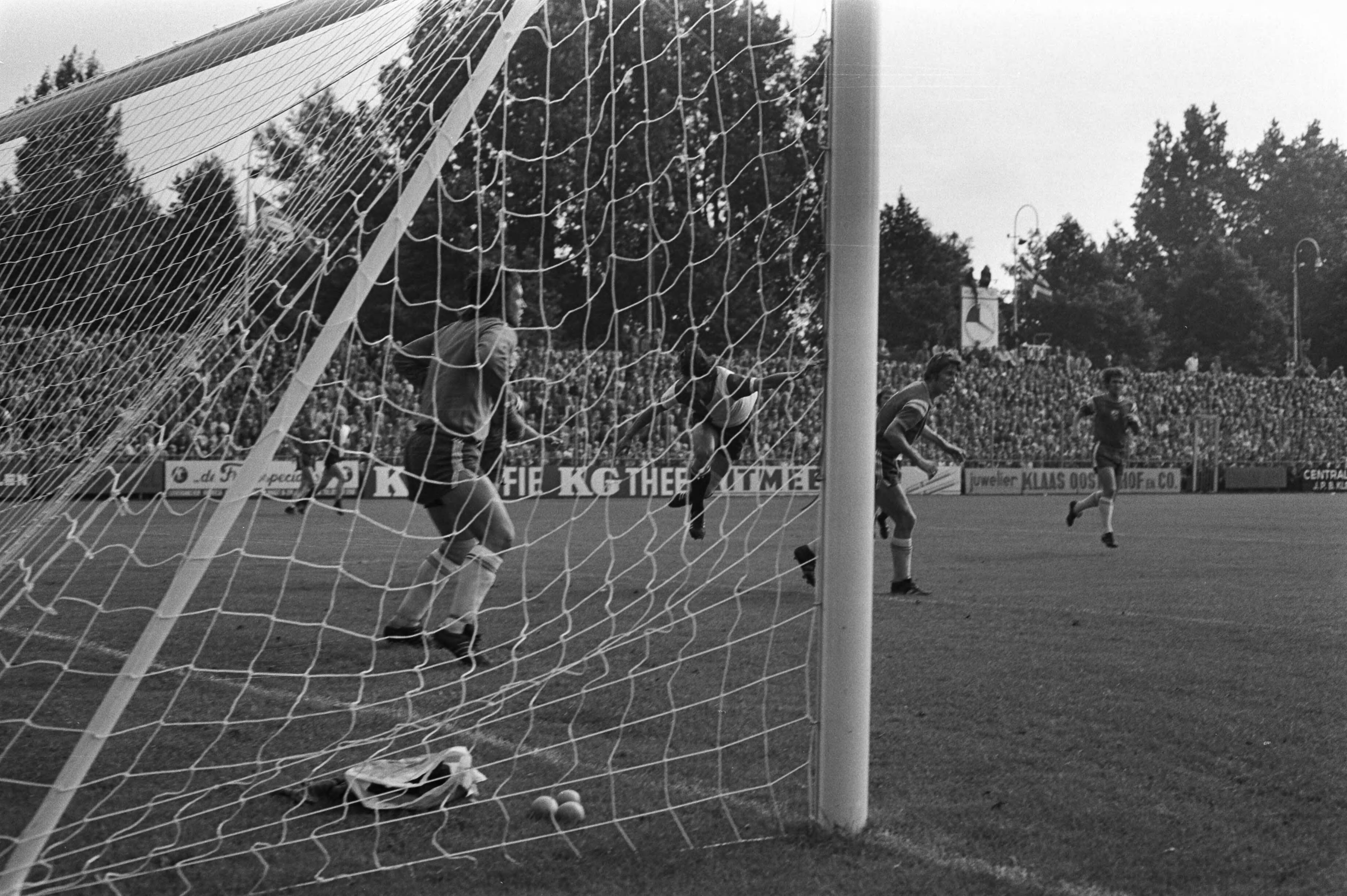 Fotocollectie Anefo — Groningen tegen Feyenoord 1-4 — Foto: Mieremet, Rob / Anefo. Licentie: Set B: Rechtenvrij / Publiek Domein. Bron: Nationaal Archief. http://hdl.handle.net/10648/abf3aaf8-d0b4-102d-bcf8-003048976d84
