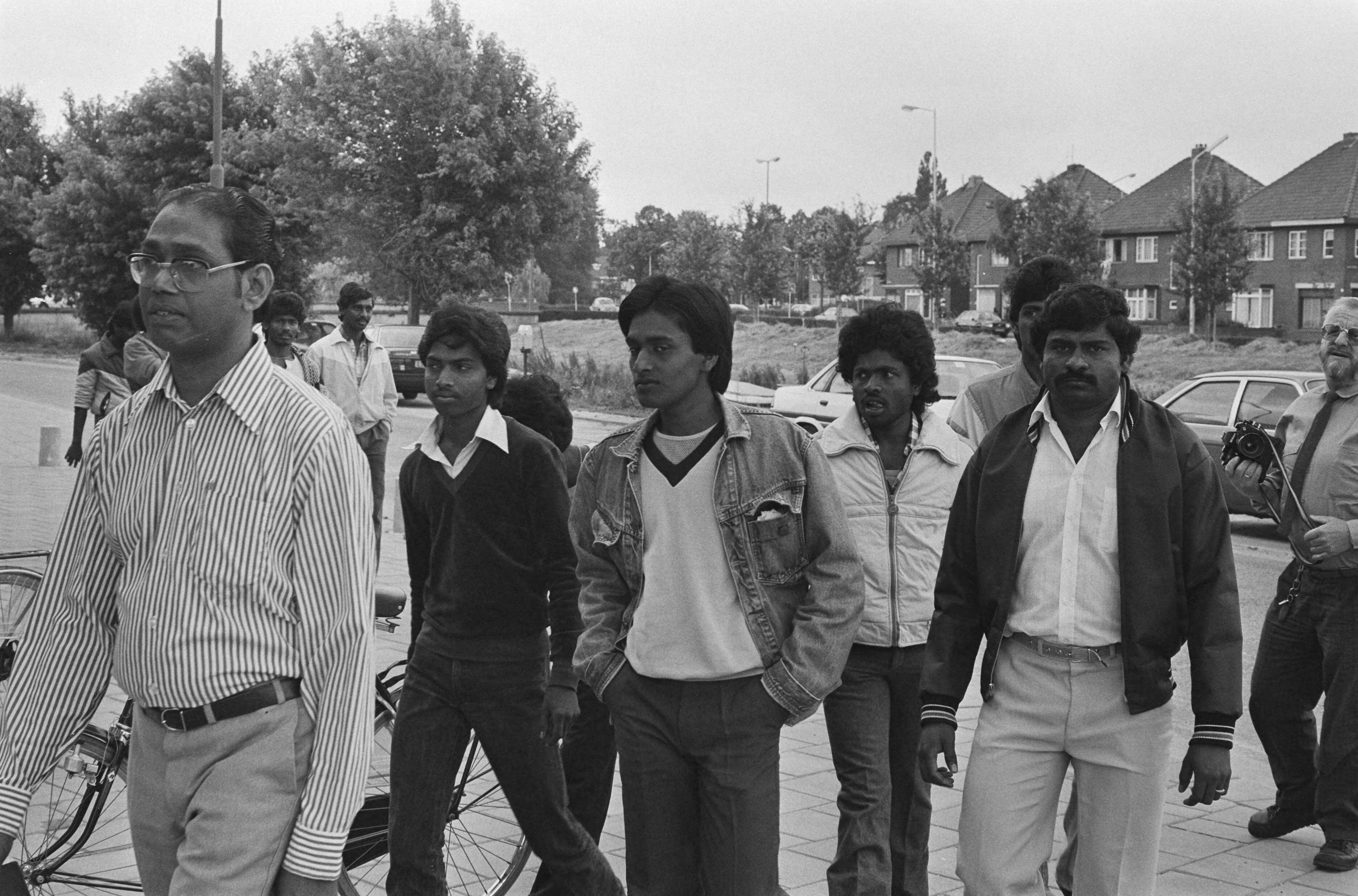 Fotocollectie Anefo — Tamils staan terecht in Breda in verband met vernielingen aan pension in Oud-Gastel — Foto: Gerrits, Roland / Anefo. Licentie: Set B: Rechtenvrij / Publiek Domein. Bron: Nationaal Archief. http://hdl.handle.net/10648/ad55548c-d0b4-102d-bcf8-003048976d84