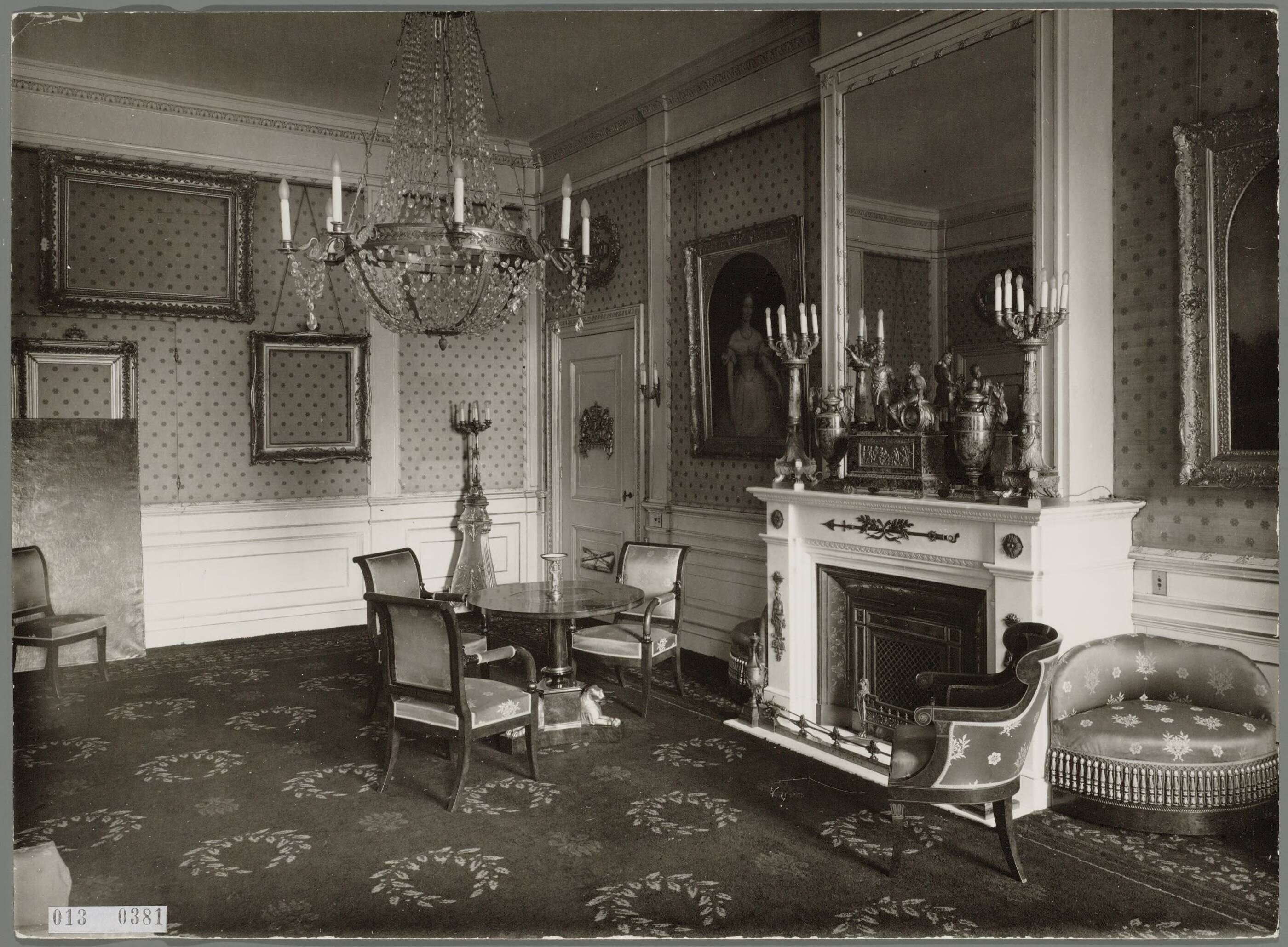 Paleis Soestdijk — Leuvenzaal — Foto: Onbekend / RVD. Licentie: Set B: Rechtenvrij / Publiek Domein. Bron: Nationaal Archief. http://hdl.handle.net/10648/afa85a36-d0b4-102d-bcf8-003048976d84