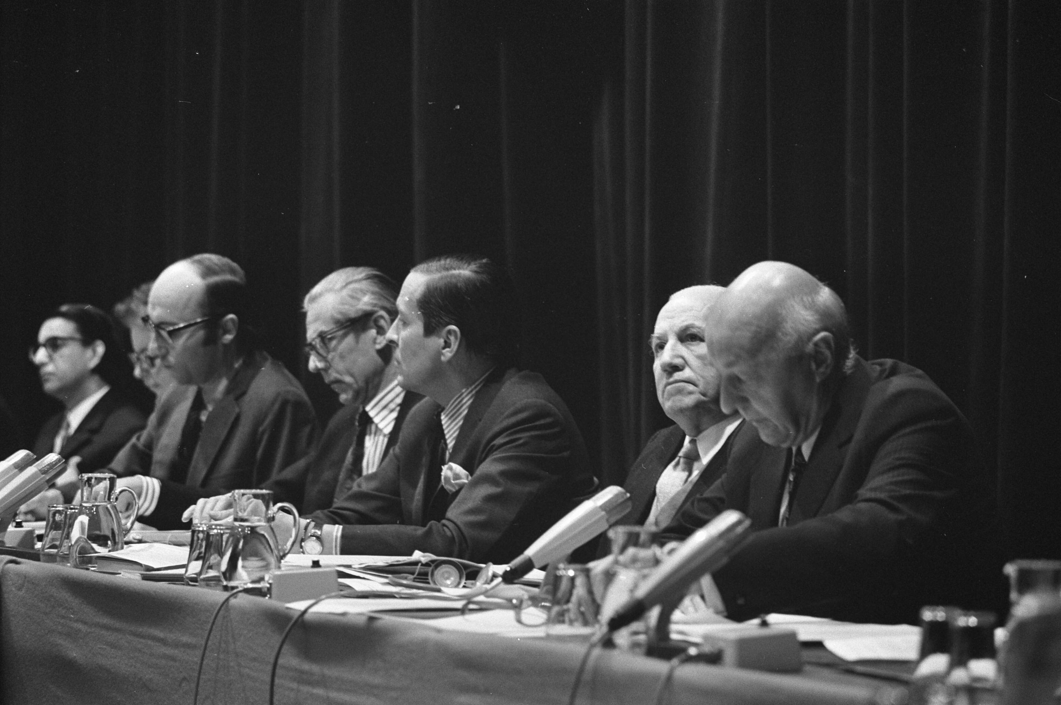 Fotocollectie Anefo — Symposium Unctad III in Den Haag — Foto: Mieremet, Rob / Anefo. Licentie: Set B: Rechtenvrij / Publiek Domein. Bron: Nationaal Archief. http://hdl.handle.net/10648/abdea6d0-d0b4-102d-bcf8-003048976d84
