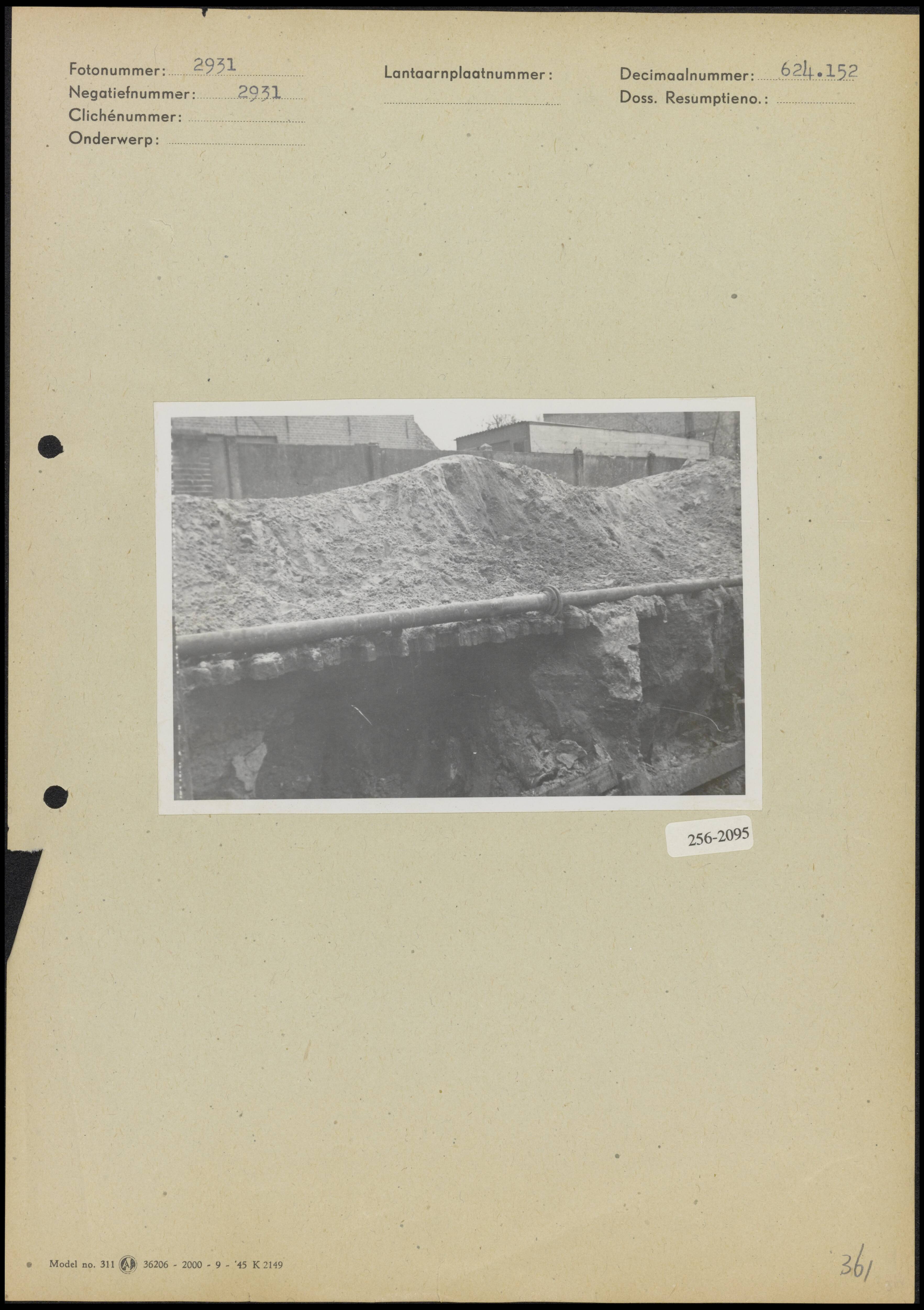 Riolering Amstenrade — Aanleg riolering, vermoedelijk te Amstenrade — Foto: Onbekend / Publiek Domein of Rechtenvrij. Licentie: Set B: Rechtenvrij / Publiek Domein. Bron: Nationaal Archief. http://hdl.handle.net/10648/b018b826-d0b4-102d-bcf8-003048976d84
