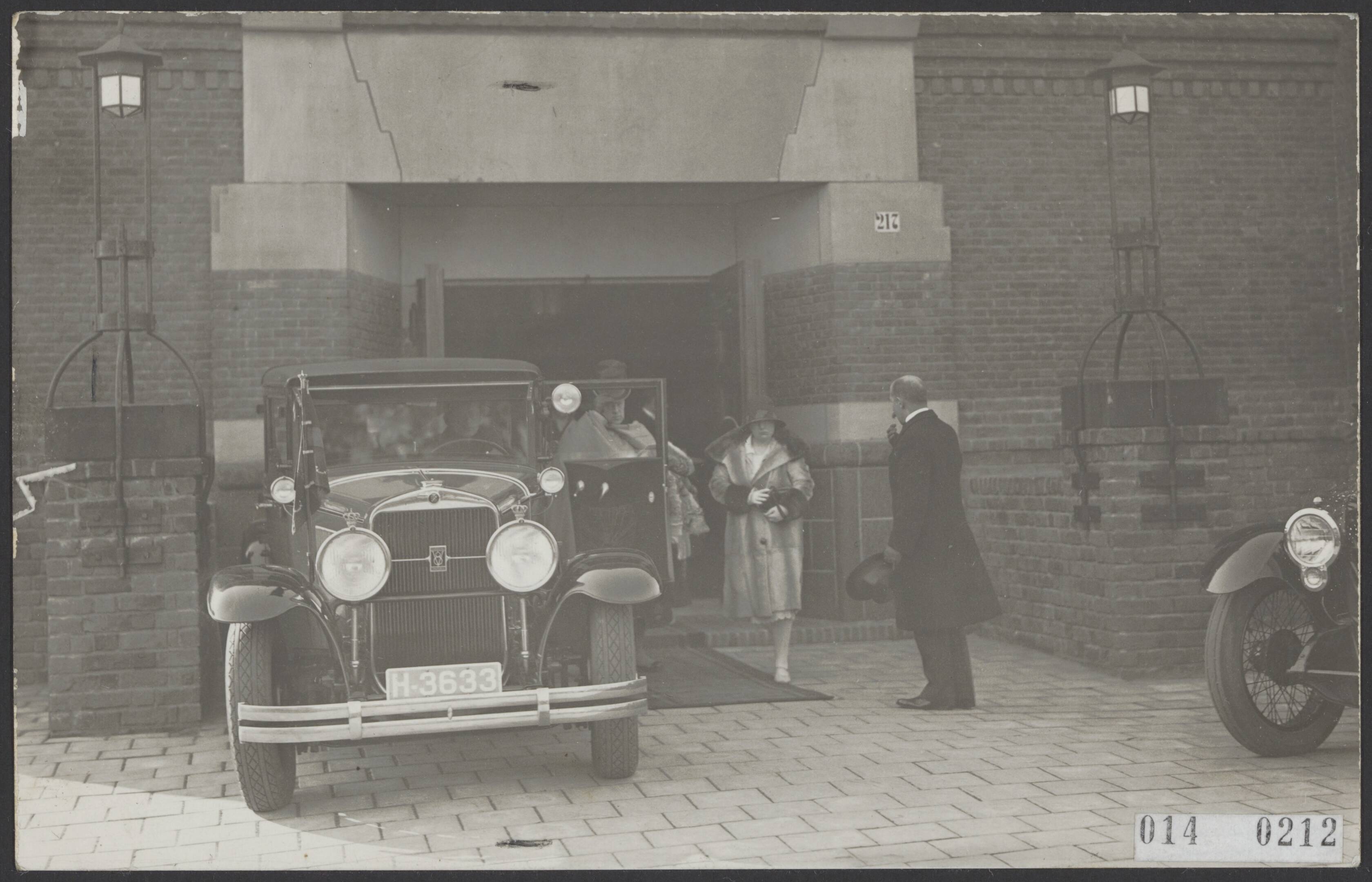 Fotocollectie Elsevier Binnenland — Eerste jeugddienst in de Julianakerk te Den Haag, bijgewoond door prinses Juliana — Foto: Tol, Petrus van. Licentie: Set B: Rechtenvrij / Publiek Domein. Bron: Nationaal Archief. http://hdl.handle.net/10648/adafef78-d0b4-102d-bcf8-003048976d84