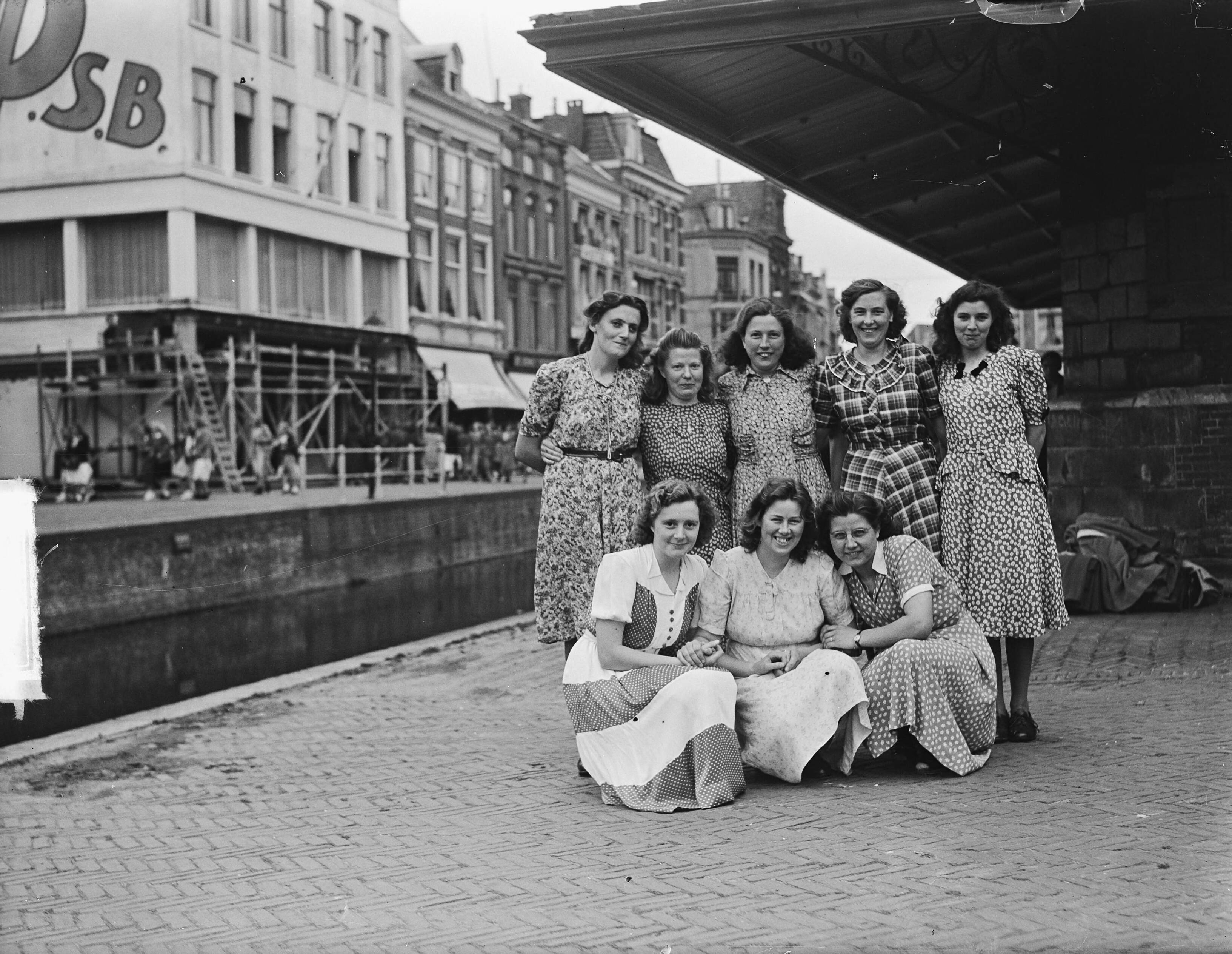 Fotocollectie Anefo — Landdag van de Bond van Meisjes op Gereformeerd Grondsl in Leeuwarden — Foto: Oorschot, […] van / Anefo. Licentie: Set B: Rechtenvrij / Publiek Domein. Bron: Nationaal Archief. http://hdl.handle.net/10648/a8c8fa36-d0b4-102d-bcf8-003048976d84