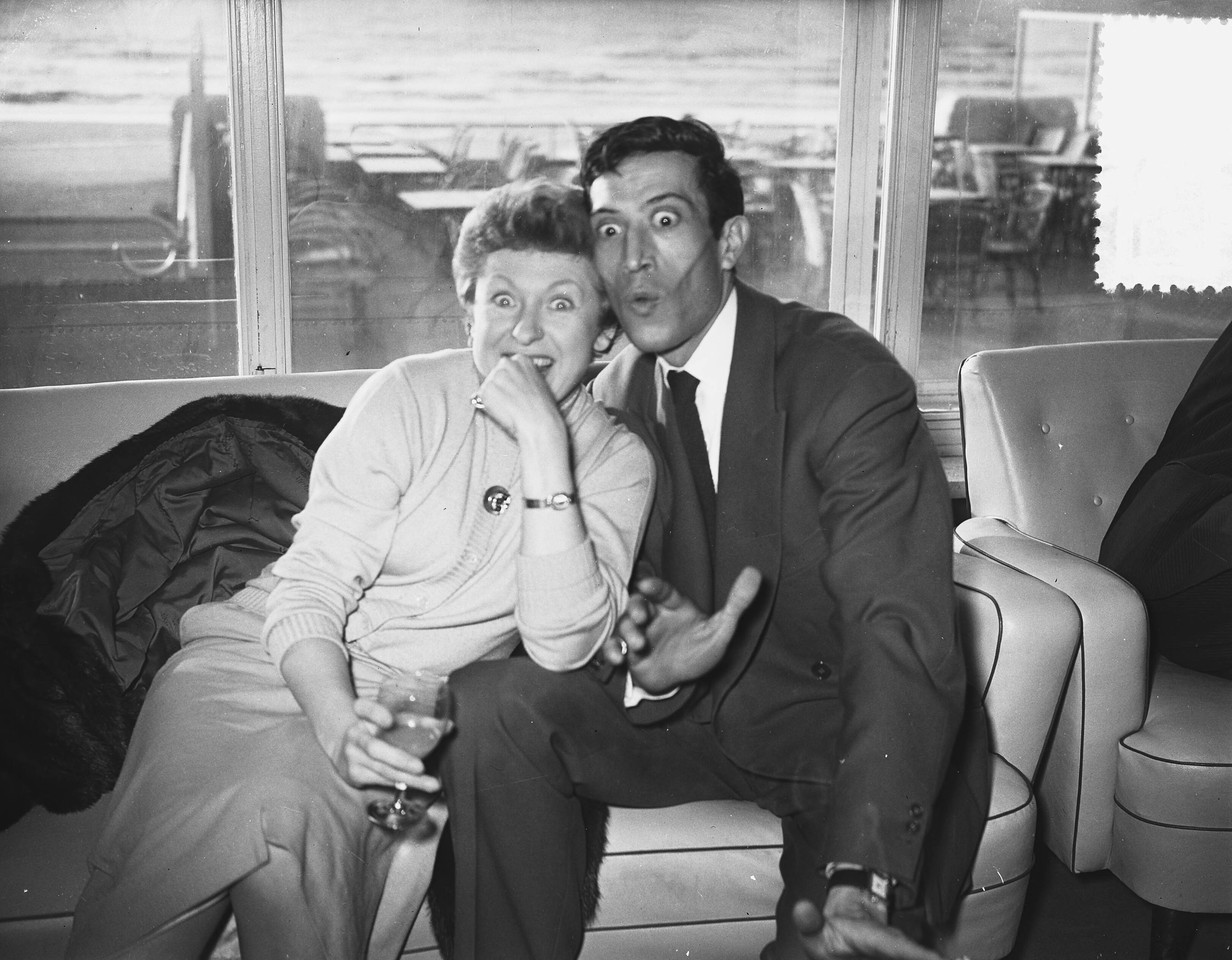 Fotocollectie Anefo — De Franse zangeres Patachou in Scheveningen — Foto: Bilsen, Joop van / Anefo. Licentie: Set B: Rechtenvrij / Publiek Domein. Bron: Nationaal Archief. http://hdl.handle.net/10648/a933dcc0-d0b4-102d-bcf8-003048976d84