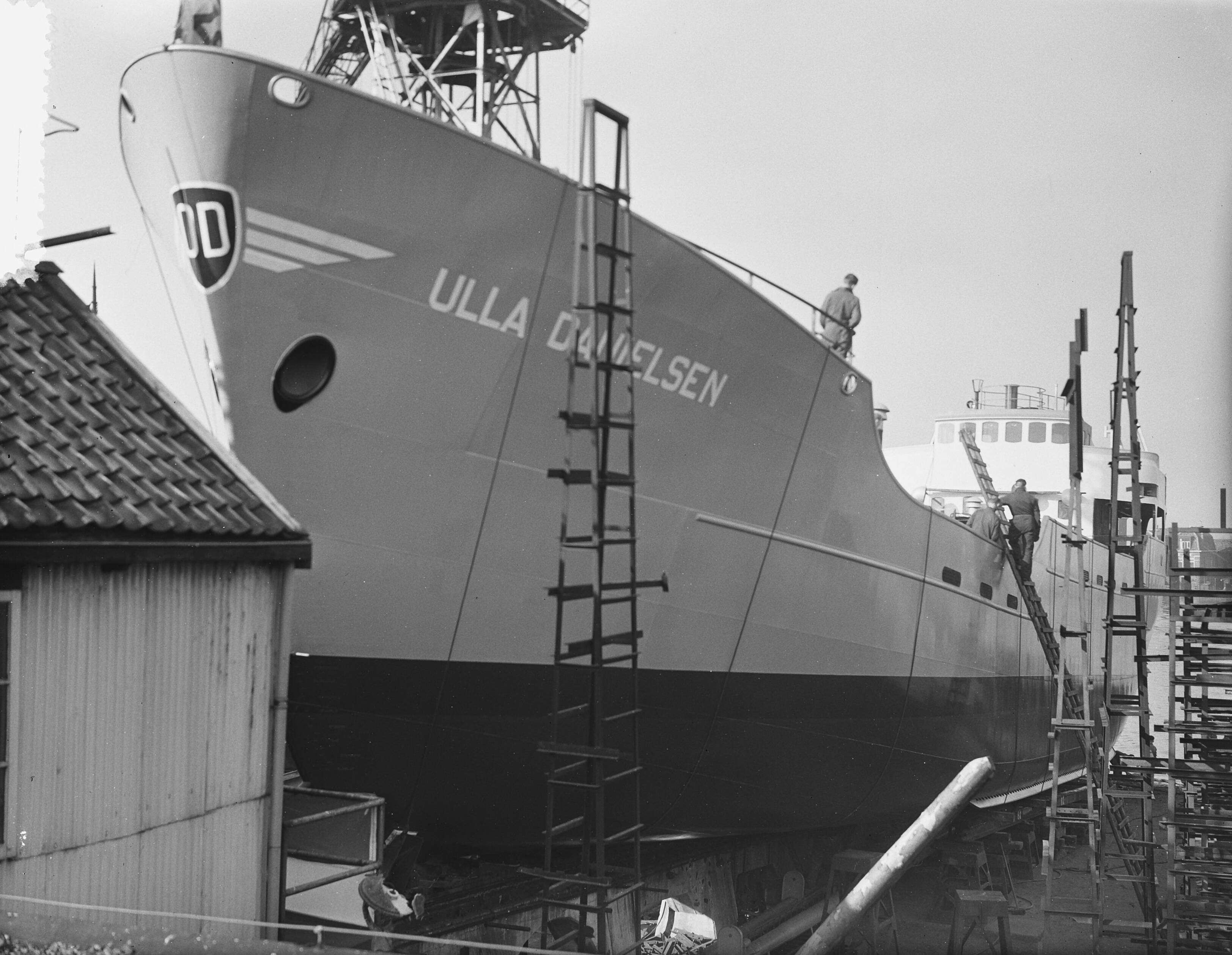 Tewaterlating van het m.s. "Ulla Danielsen" bij de Zaanlandse Scheepsbouw Maatschappij — Foto: Bilsen, Joop van / Anefo. — Licentie: Set B: Rechtenvrij / Publiek Domein. Bron: Nationaal Archief. http://hdl.handle.net/10648/a944456a-d0b4-102d-bcf8-003048976d84