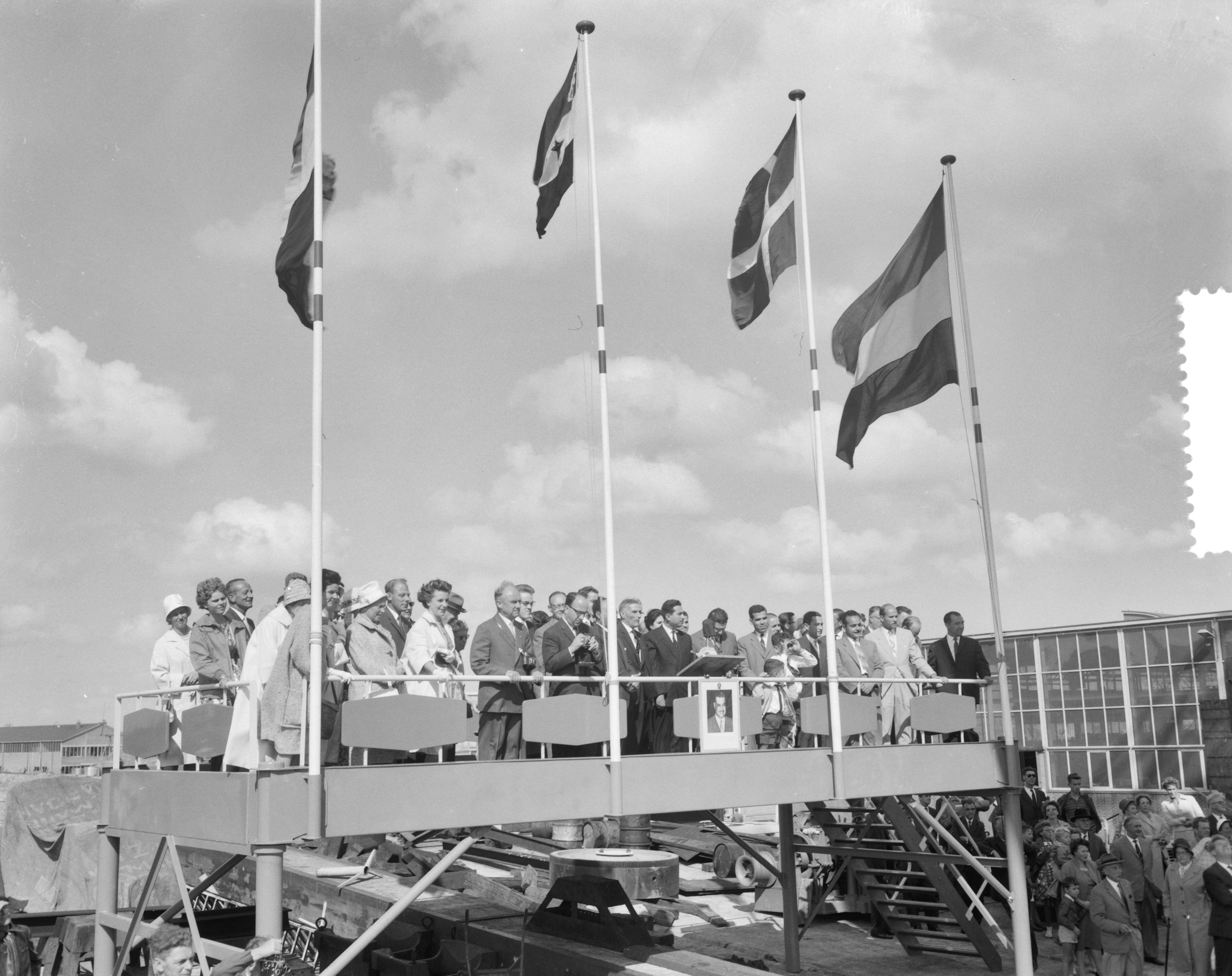 Fotocollectie Anefo — Tewaterlating "Aida III" bij Zaanlandse Scheepsbouw Maatschappij (ZSM) — Foto: Bilsen, Joop van / Anefo. Licentie: Set B: Rechtenvrij / Publiek Domein. Bron: Nationaal Archief. http://hdl.handle.net/10648/a9df46c8-d0b4-102d-bcf8-003048976d84