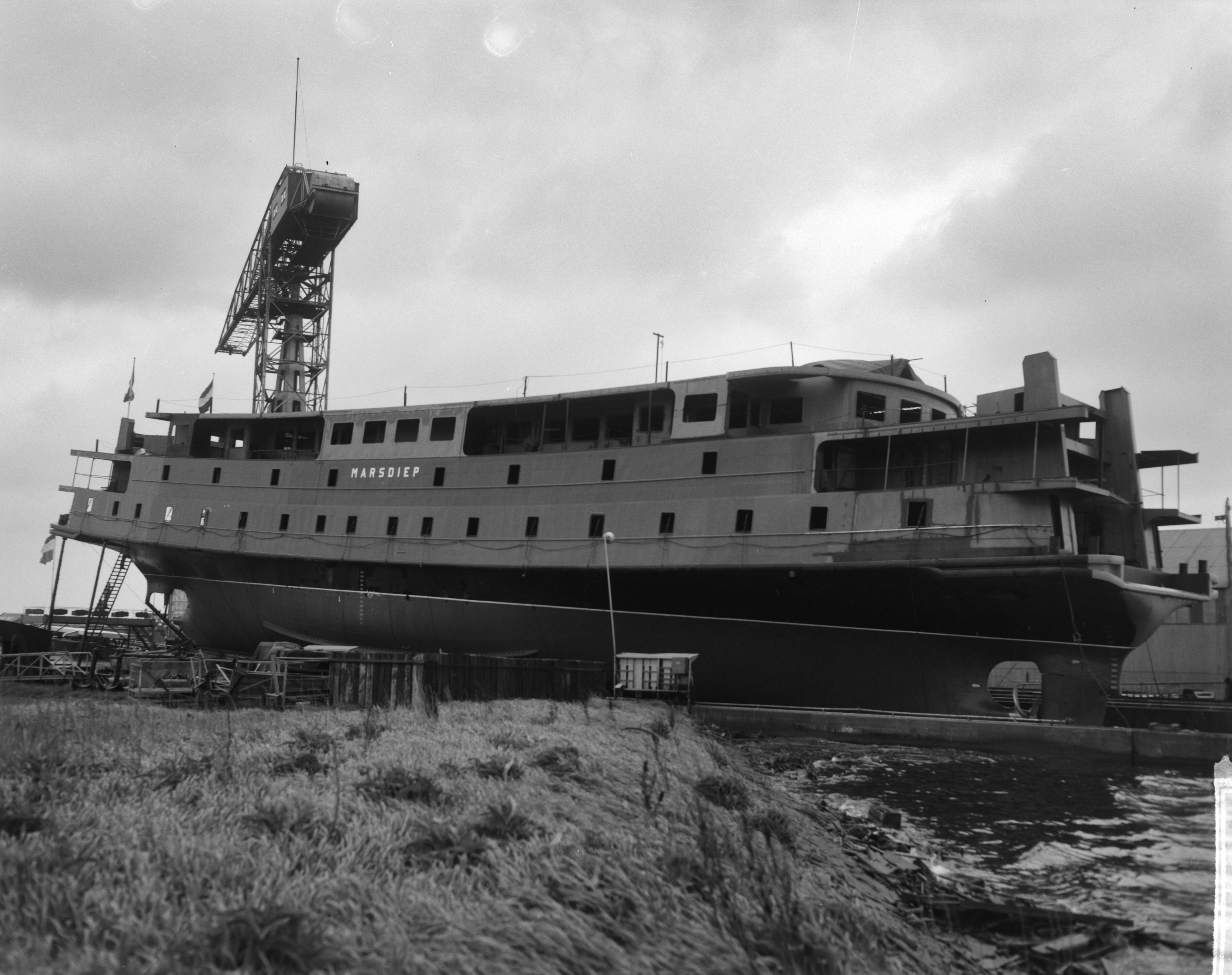Fotocollectie Anefo — Opdracht Zaanlandse Scheepsbouw Maatschappij. Tewaterlating veerboot "Marsdiep" te Zaandam — Foto: Bilsen, Joop van / Anefo. Licentie: Set B: Rechtenvrij / Publiek Domein. Bron: Nationaal Archief. http://hdl.handle.net/10648/aa363168-d0b4-102d-bcf8-003048976d84