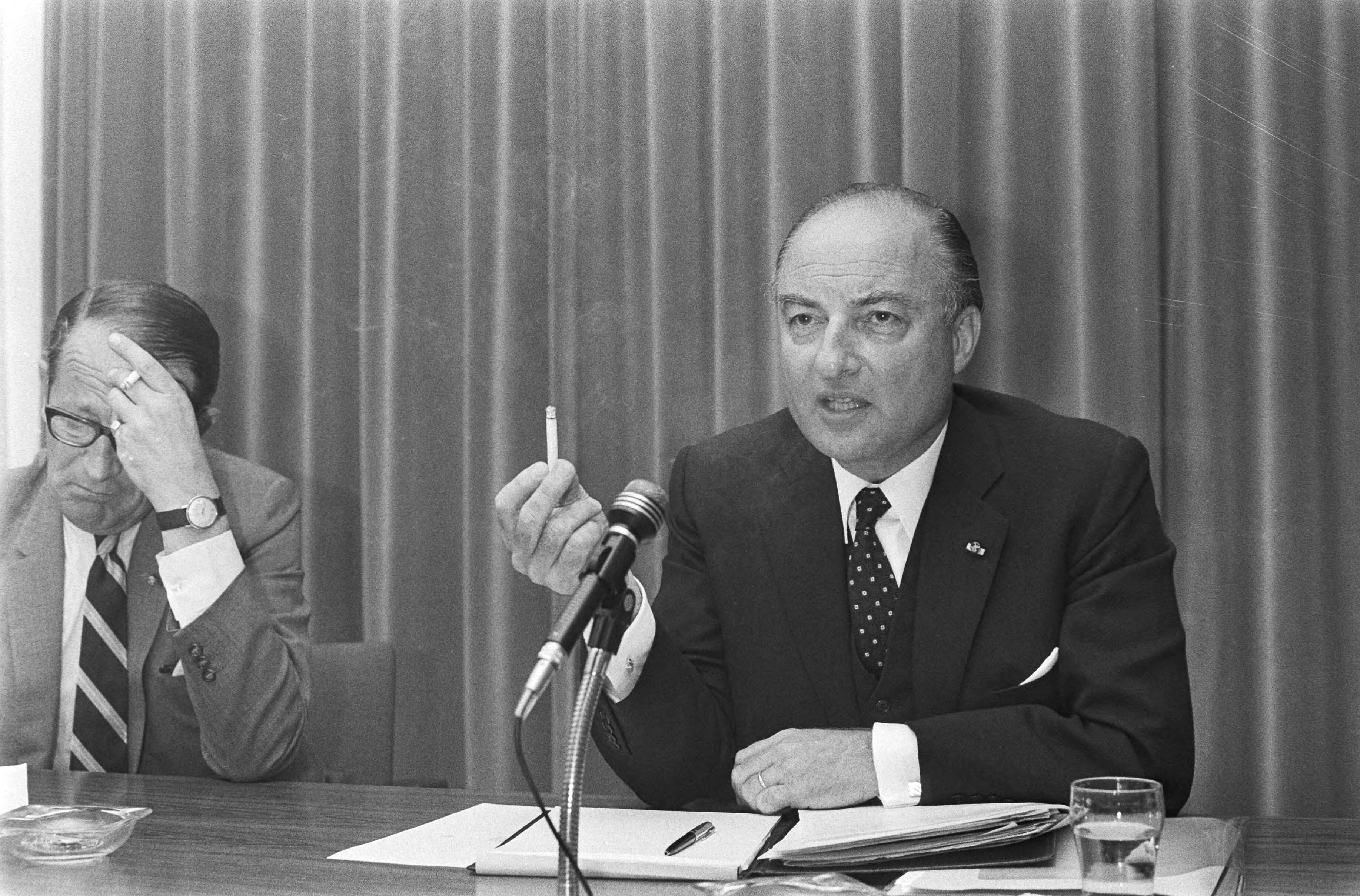 Fotocollectie Anefo — Persconferentie minister Schmelzer van Buitenlandse Zaken op Minister van Buitenlandse Zaken , Den Haag , Schmelzer aan het woord, kop / — Foto: Mieremet, Rob / Anefo. Licentie: Set B: Rechtenvrij / Publiek Domein. Bron: Nationaal Archief. http://hdl.handle.net/10648/abc595c8-d0b4-102d-bcf8-003048976d84