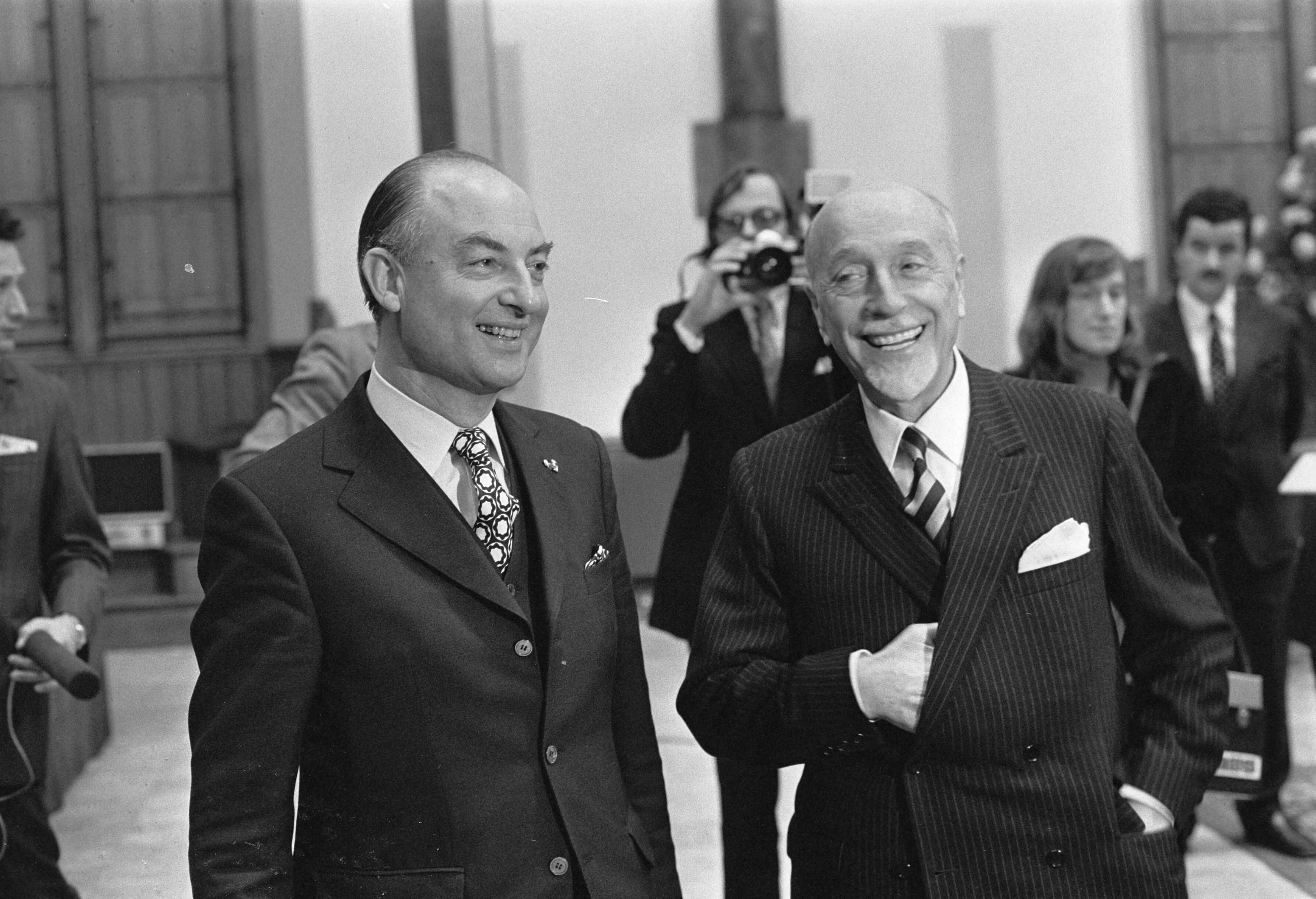 Fotocollectie Anefo — Conferentie van Ministers van Buitenlandse Zaken van EEG-landen in Den Haag , Ridderzaal, nummer 8 Schmelzer en Minister Medici — Foto: Mieremet, Rob / Anefo. Licentie: Set B: Rechtenvrij / Publiek Domein. Bron: Nationaal Archief. http://hdl.handle.net/10648/abfe832e-d0b4-102d-bcf8-003048976d84