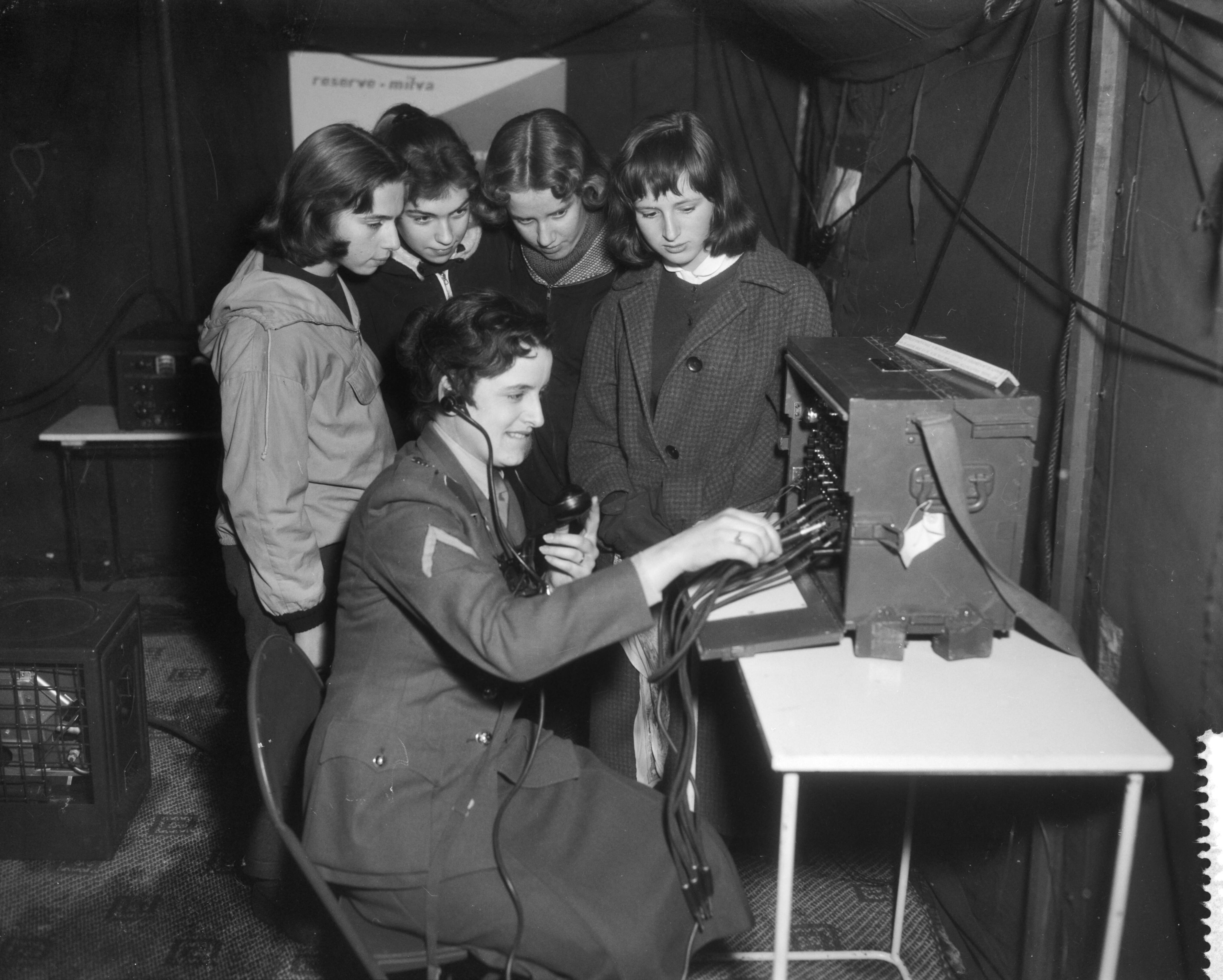 Fotocollectie Anefo — Demonstraties reserve-Milva in Den Haag — Foto: Pot, Harry / Anefo. Licentie: Set B: Rechtenvrij / Publiek Domein. Bron: Nationaal Archief. http://hdl.handle.net/10648/a977192c-d0b4-102d-bcf8-003048976d84