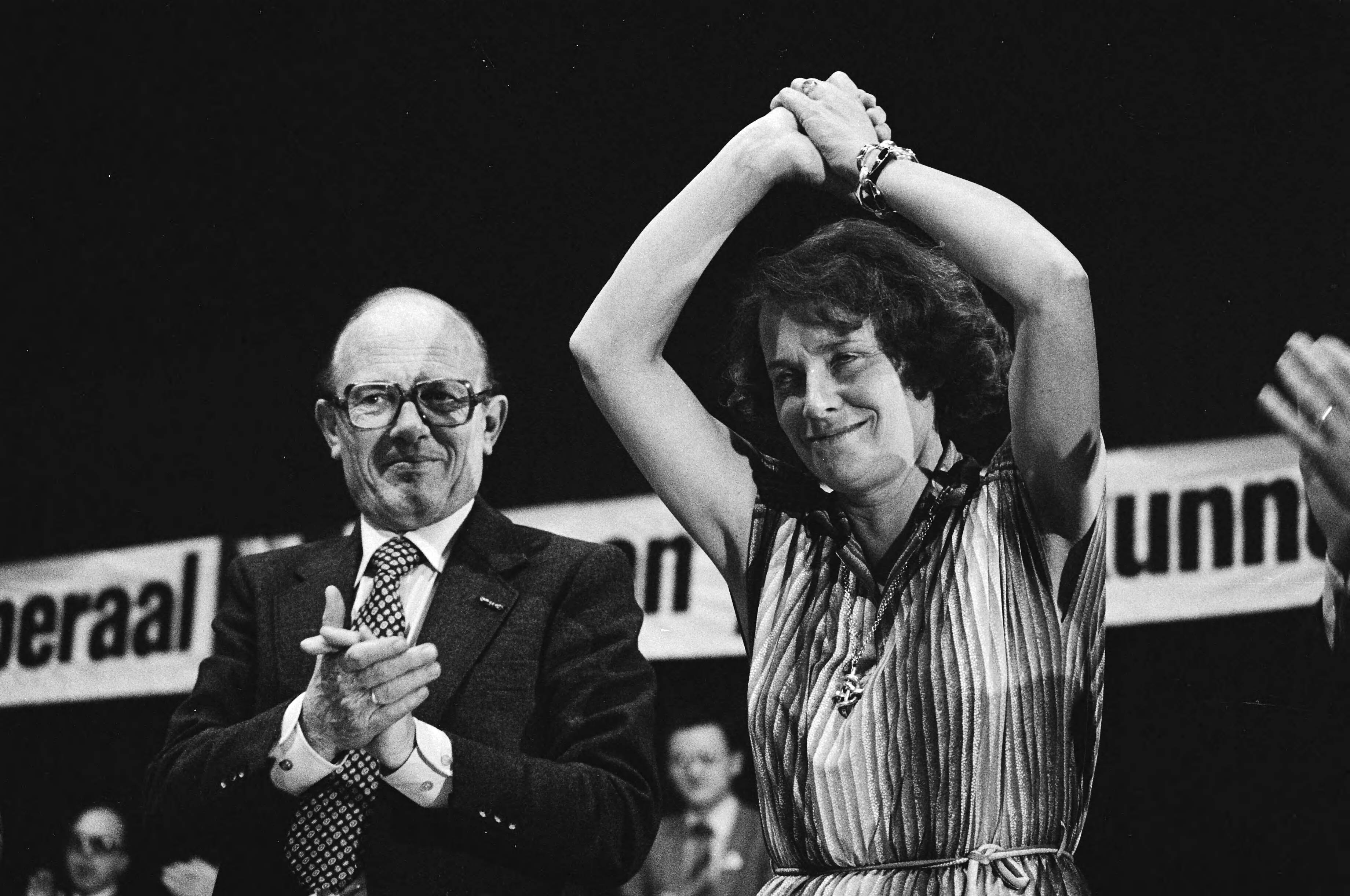 VVD congres in Breda — Mevrouw van Someren na haar toespraak, links Rietkerk — Foto: Croes, Rob C. / Anefo. Licentie: Set B: Rechtenvrij / Publiek Domein. Bron: Nationaal Archief. http://hdl.handle.net/10648/acc85e9c-d0b4-102d-bcf8-003048976d84