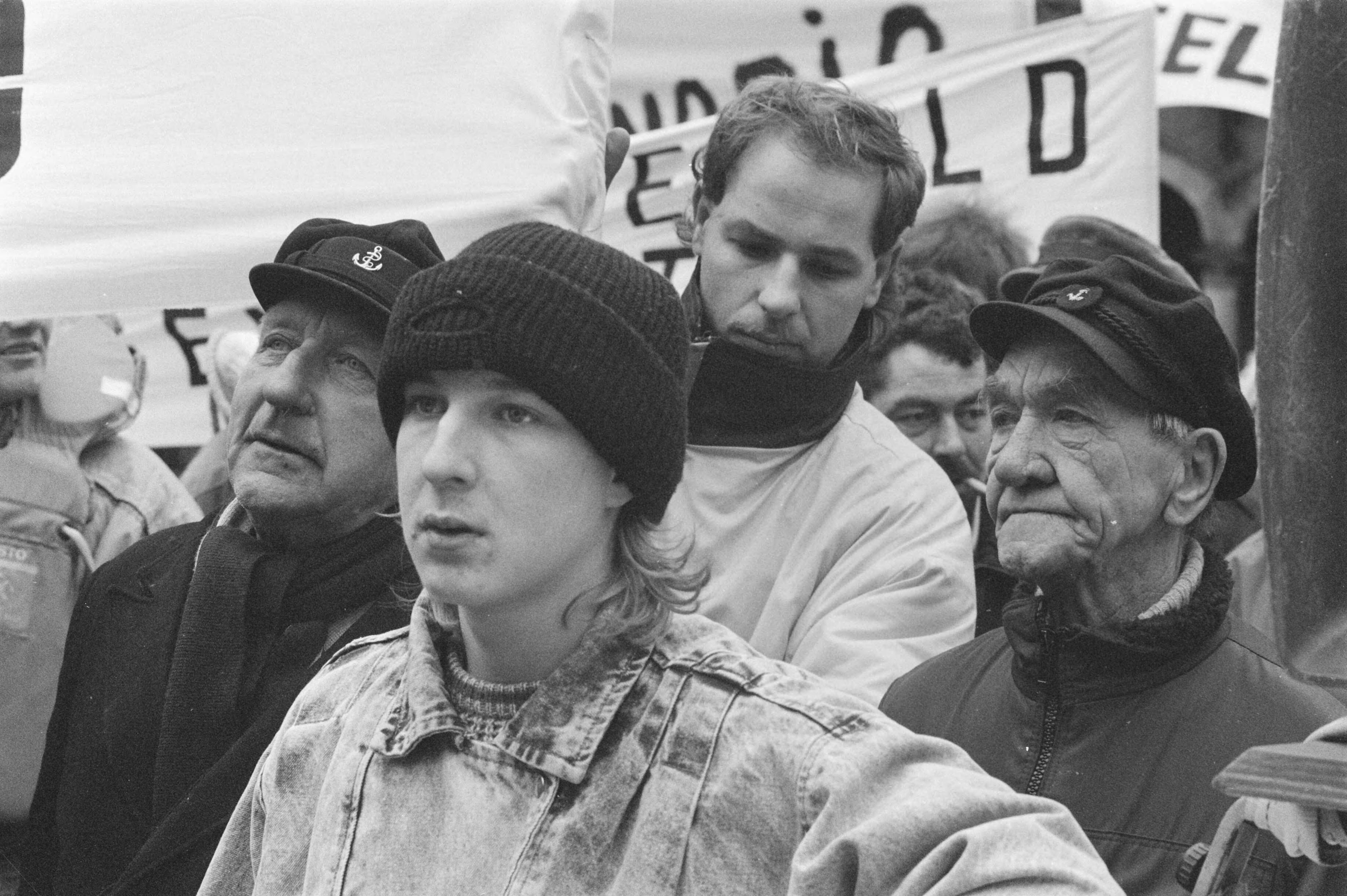 Fotocollectie Anefo — Binnenschippers demonstreren in Den Haag tegen graanverlader Grancia — Foto: Bogaerts, Rob / Anefo. Licentie: Set B: Rechtenvrij / Publiek Domein. Bron: Nationaal Archief. http://hdl.handle.net/10648/ad68008c-d0b4-102d-bcf8-003048976d84