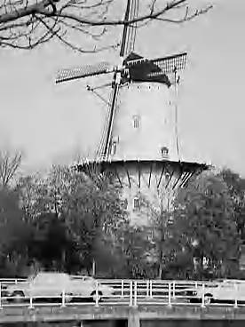 Fotocollectie Rijksvoorlichtingsdienst Eigen — Korenmolen De Hoop te Middelburg (Zeeland). Ronde stenen stellingmolen, bouwjaar 1755 — Foto: Schuurman, Ralph L. / RVD. Licentie: Set B: Rechtenvrij / Publiek Domein. Bron: Nationaal Archief. http://hdl.handle.net/10648/af755b04-d0b4-102d-bcf8-003048976d84
