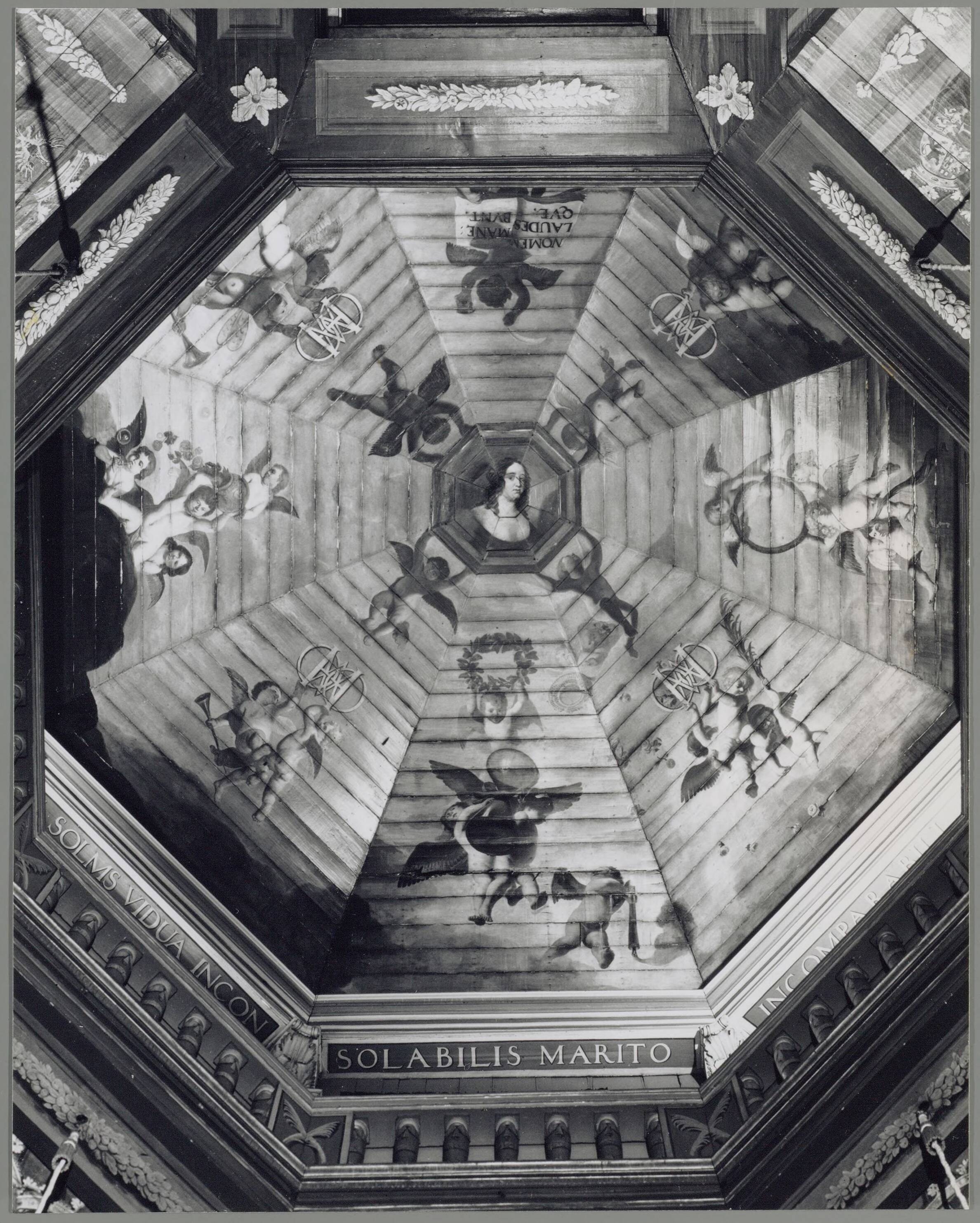Paleis Huis ten Bosch te Den Haag — Interieur. Muurschildering Oranjezaal — Foto: Hofmeester, Bart / RVD. Licentie: Set B: Rechtenvrij / Publiek Domein. Bron: Nationaal Archief. http://hdl.handle.net/10648/afa90a3a-d0b4-102d-bcf8-003048976d84