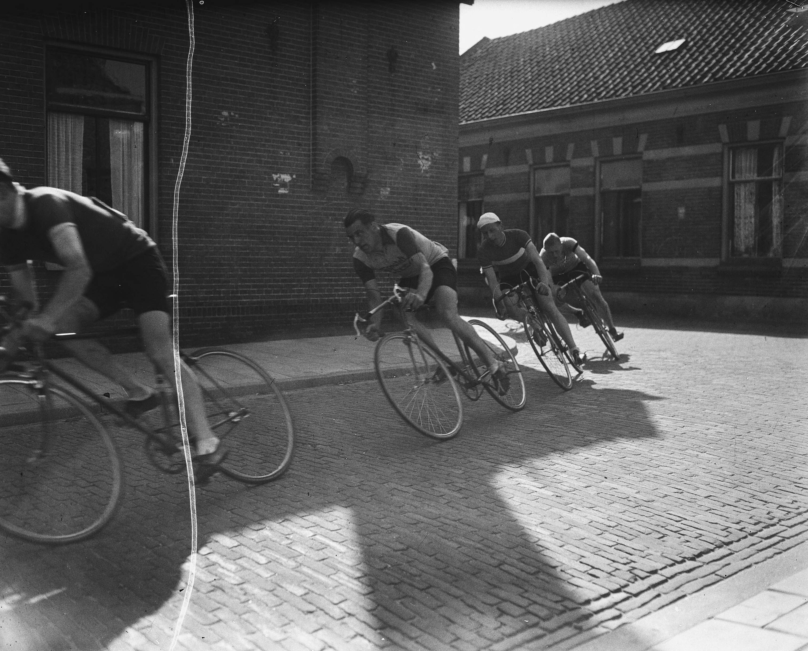 Fotocollectie Anefo — Wielrennen. Ronde van Zaandam — Foto: Wisman, Bram / Anefo. Licentie: Set B: Rechtenvrij / Publiek Domein. Bron: Nationaal Archief. http://hdl.handle.net/10648/a8a89d36-d0b4-102d-bcf8-003048976d84