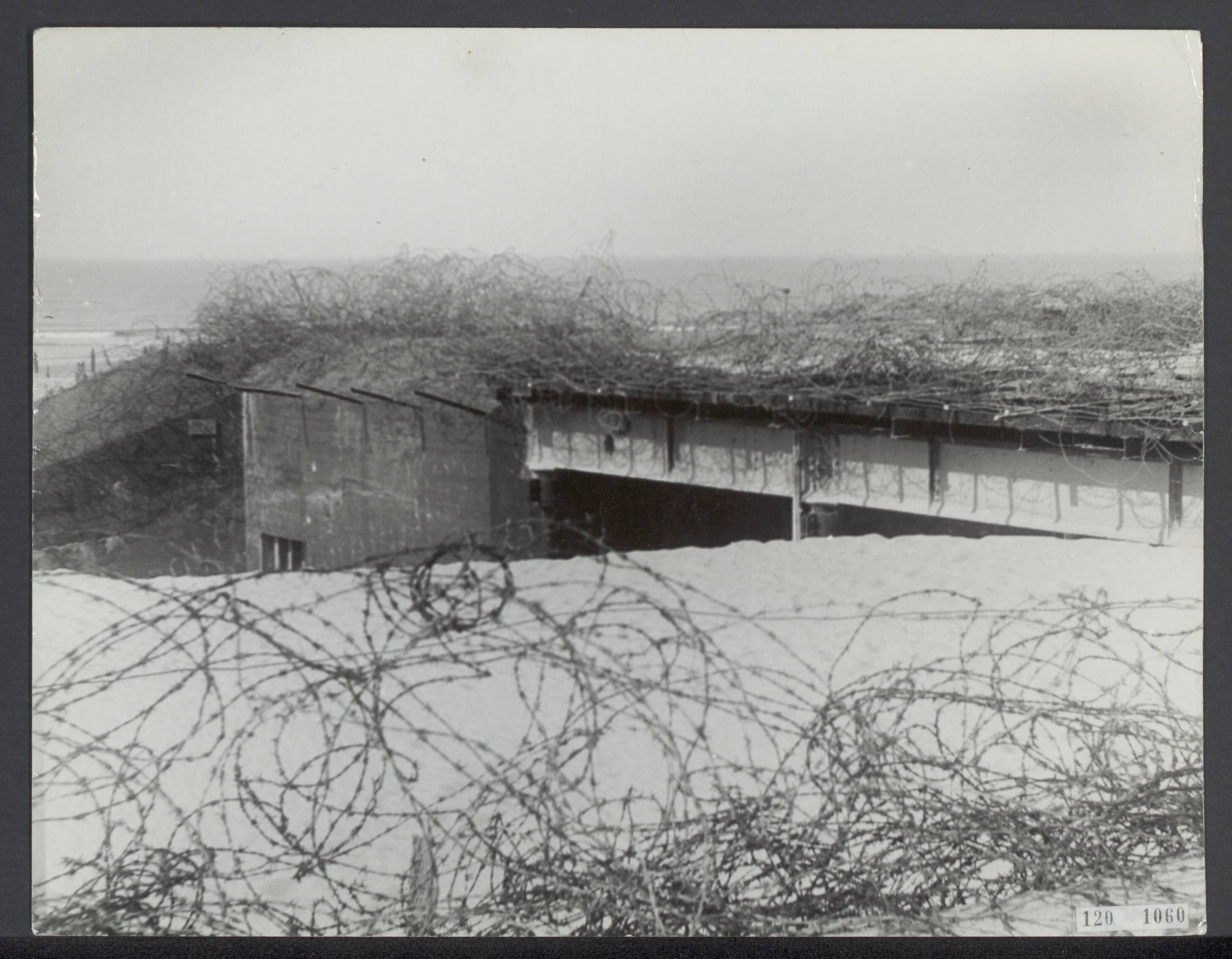 Fotocollectie Rijksvoorlichtingsdienst Eigen — Vernielingen Tweede Wereldoorlog. Restanten van de Scheveningse pier — Foto: Fotograaf Onbekend / Anefo. Licentie: Set B: Rechtenvrij / Publiek Domein. Bron: Nationaal Archief. http://hdl.handle.net/10648/af22d712-d0b4-102d-bcf8-003048976d84