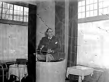 Fotocollectie Anefo — Bijeenkomst van drie centrale landbouworganisaties ter herdenking van het 10 jarig bestaan van de Internationale Federatie van Agrarische Producenten (IFAP) in hotel De Wittebrug te Den Haag — Foto: Behrens, Herbert F. / Anefo. Licentie: Set B: Rechtenvrij / Publiek Domein. Bron: Nationaal Archief. http://hdl.handle.net/10648/a95dc986-d0b4-102d-bcf8-003048976d84
