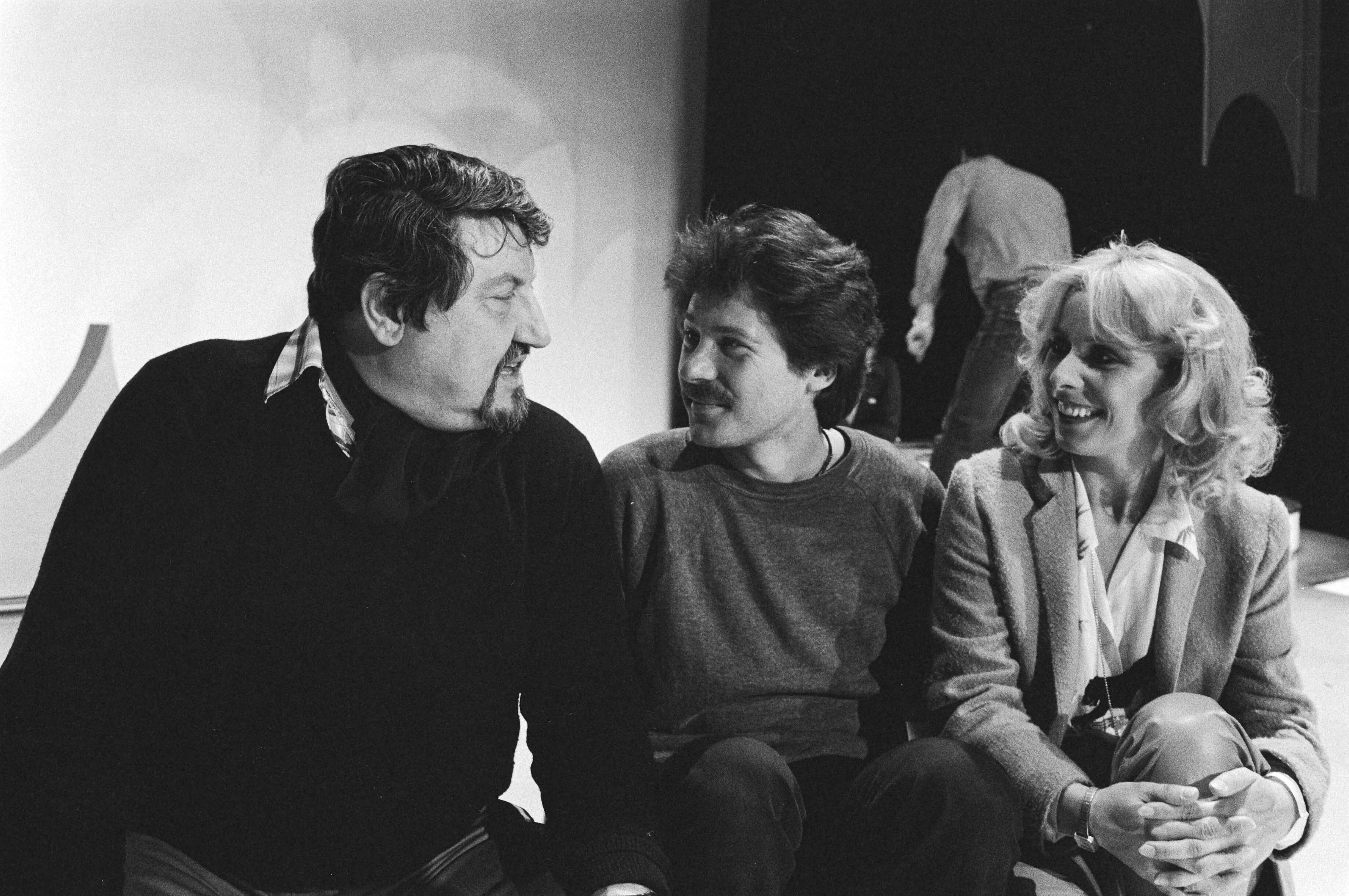 Fotocollectie Anefo — Repetities Nationaal Songfestival in Scheveningen. Fred Benavente , Bill van Dijk en Bonnie St. Clair — Foto: Antonisse, Marcel / Anefo. Licentie: Set B: Rechtenvrij / Publiek Domein. Bron: Nationaal Archief. http://hdl.handle.net/10648/ad10c470-d0b4-102d-bcf8-003048976d84